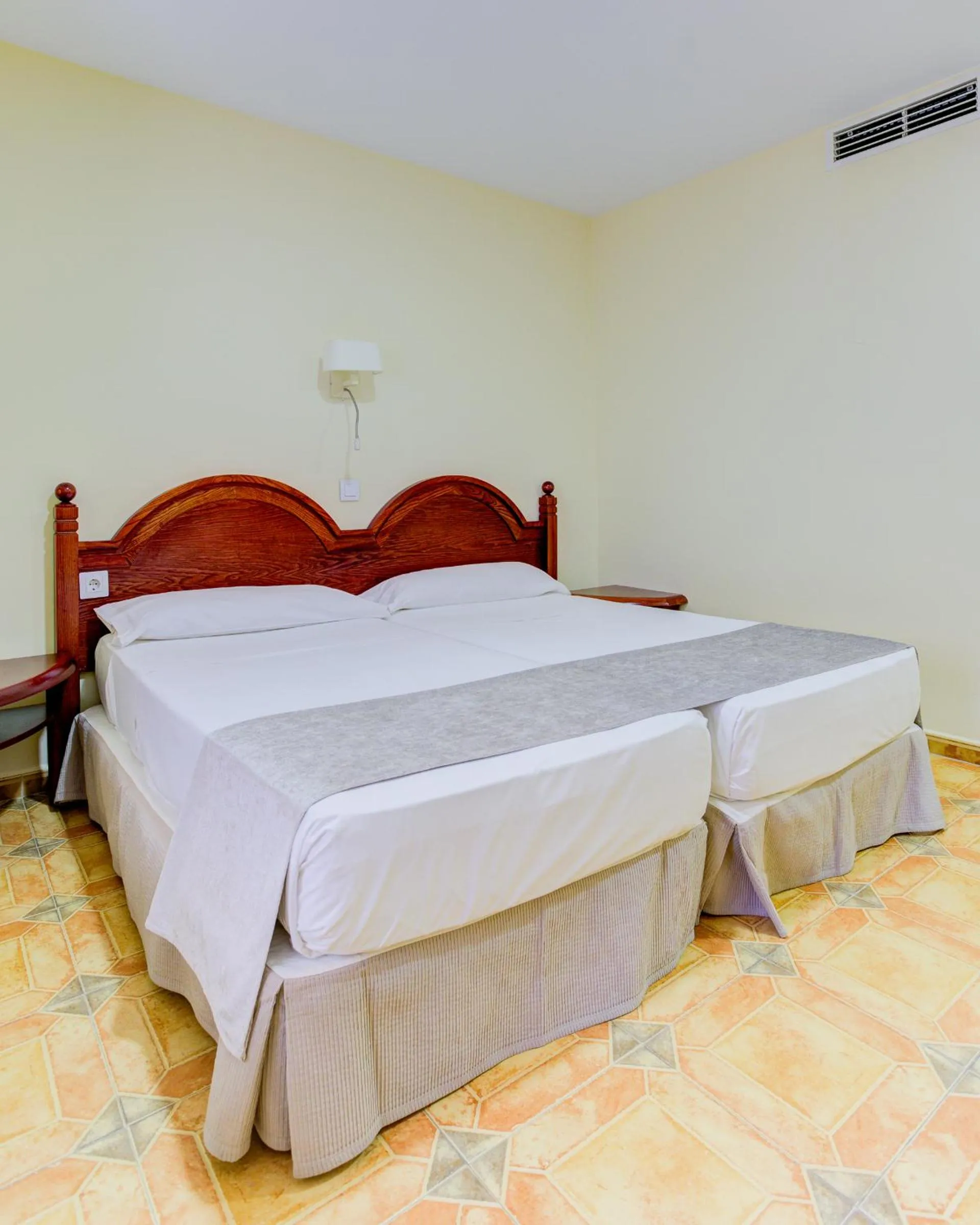 Photo of the whole room, Bed in Hotel Pizarro