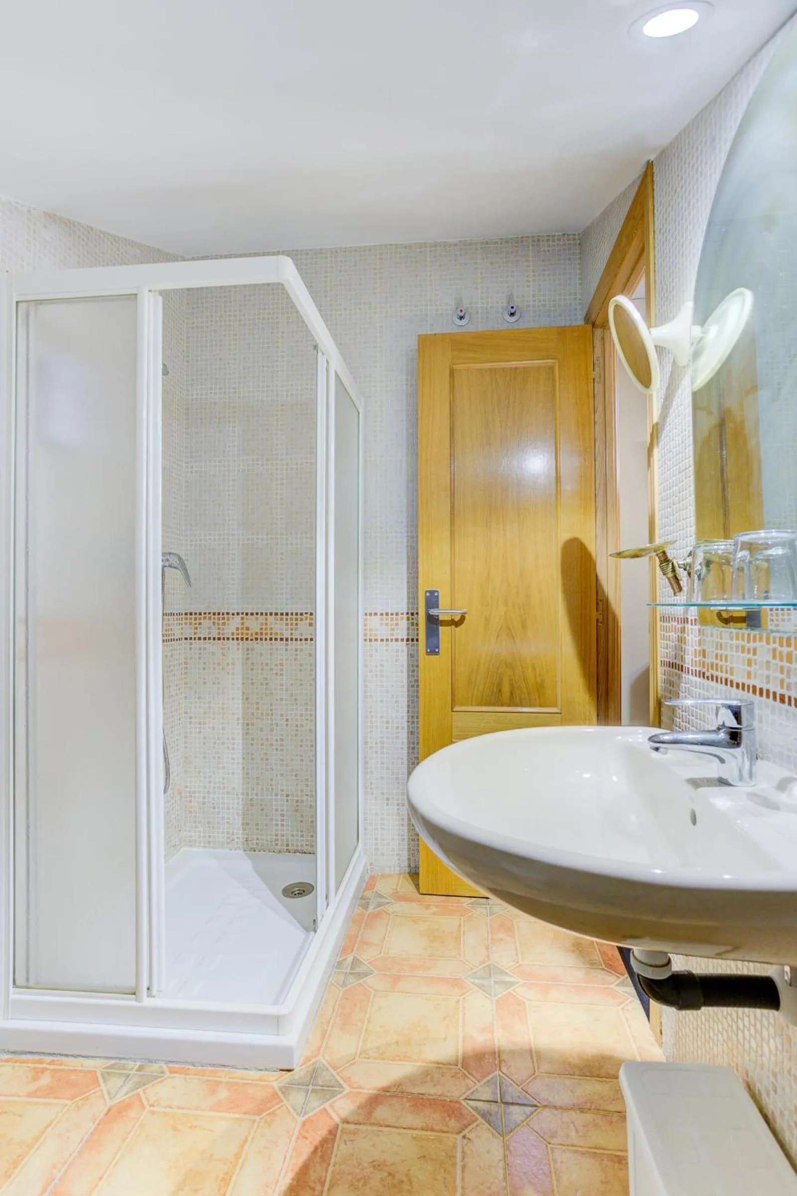 Shower in Hotel Pizarro