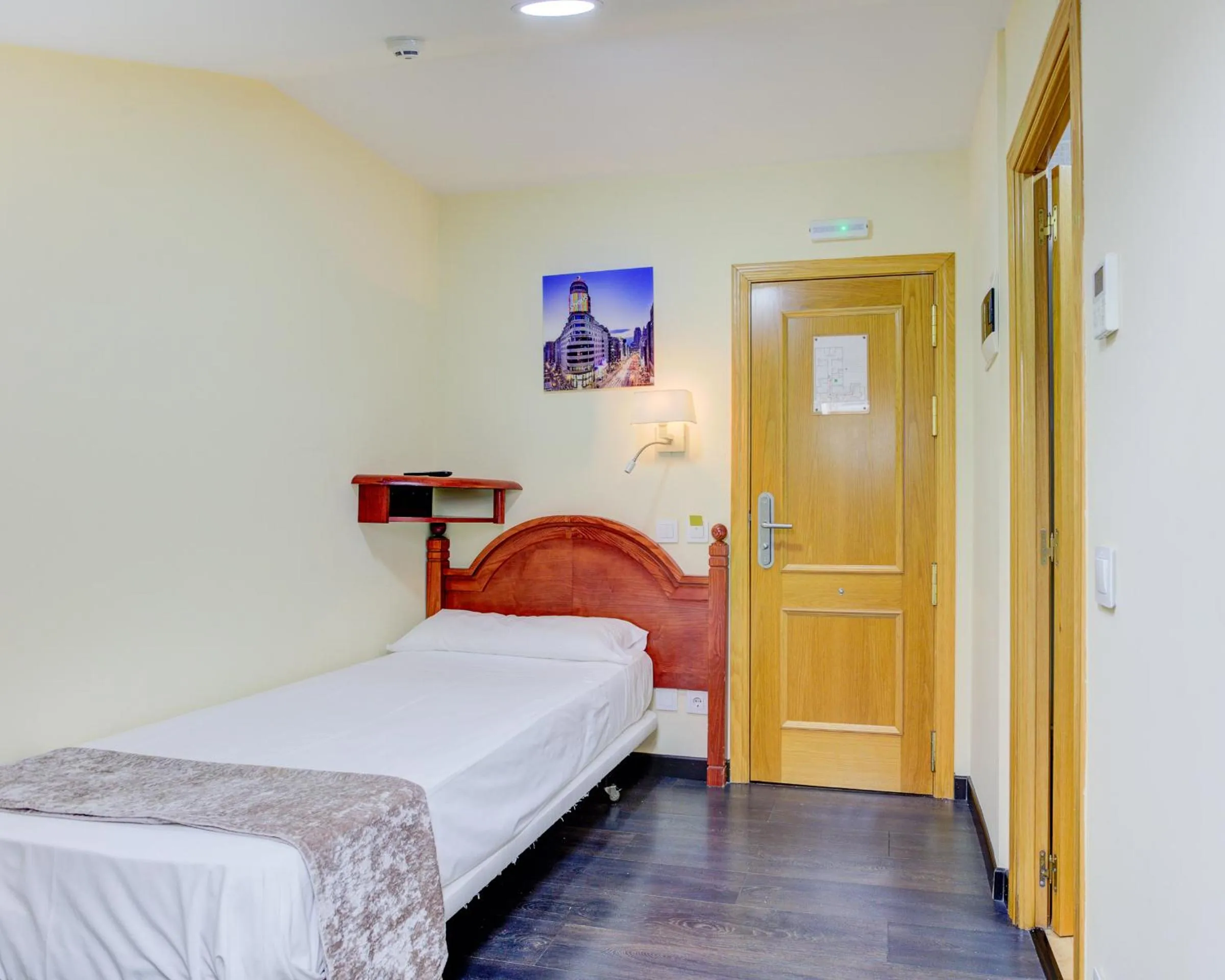 Photo of the whole room, Bed in Hotel Pizarro