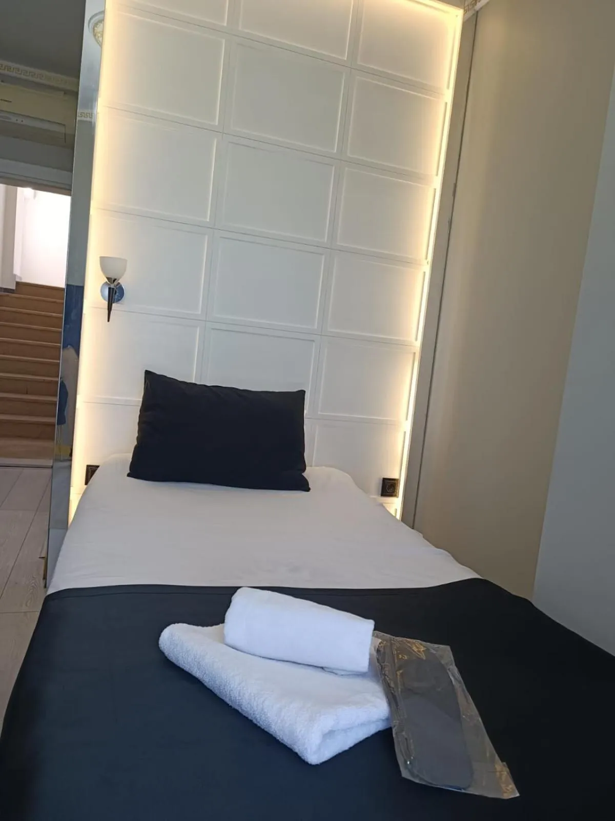 Bed in Airport Trabzon Otel