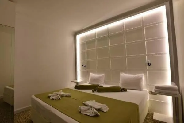 Bed in Airport Trabzon Otel