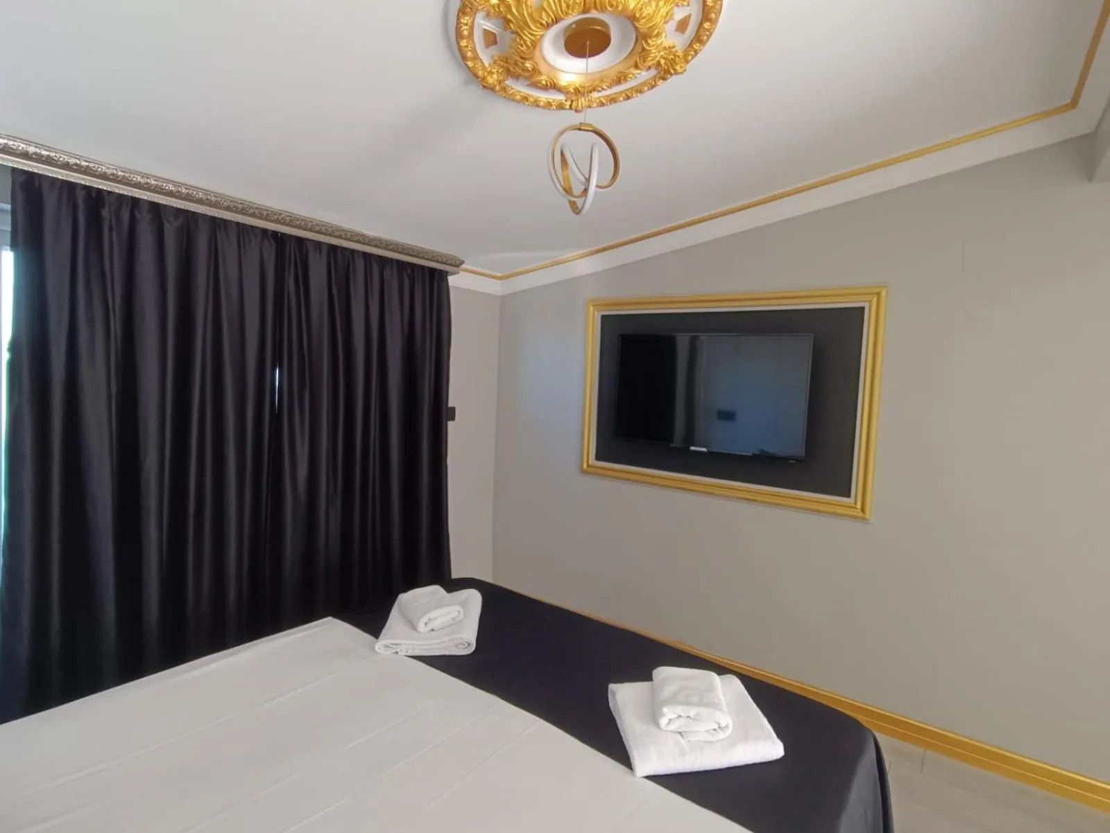 Bed in Airport Trabzon Otel