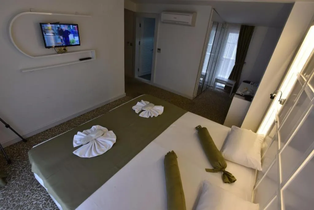 Bed in Airport Trabzon Otel