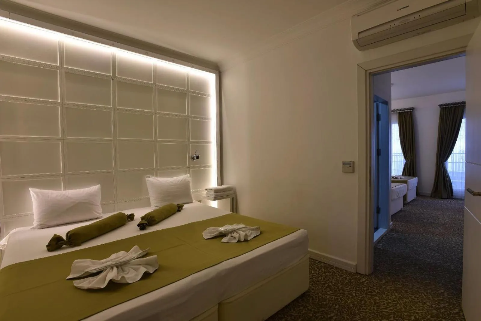 Bed in Airport Trabzon Otel