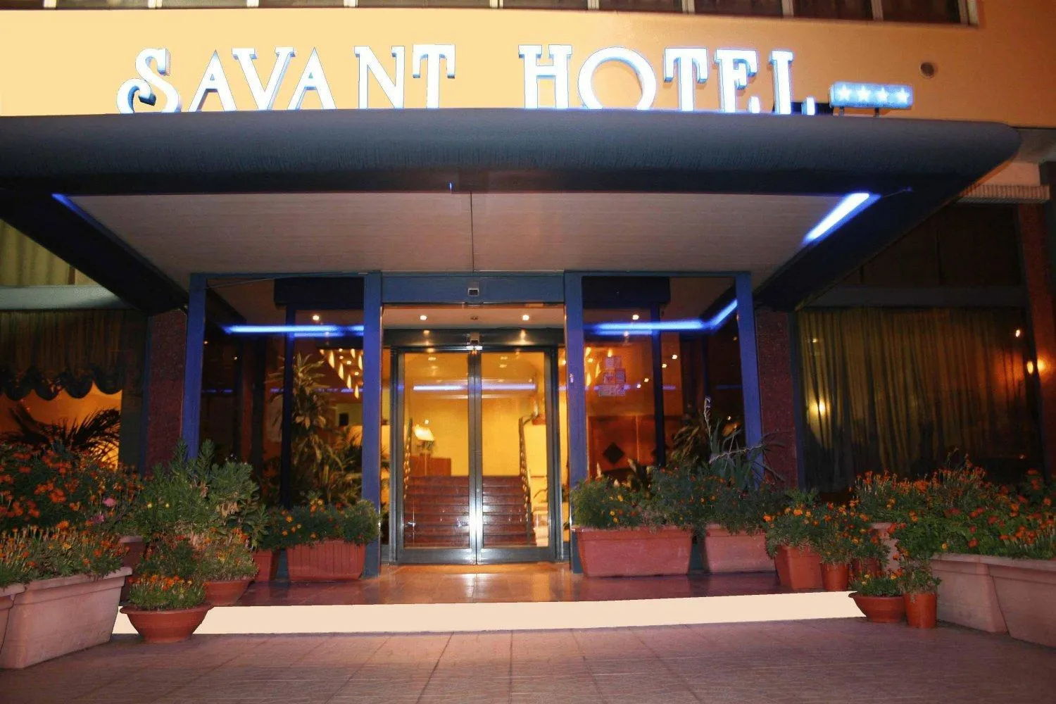 Facade/entrance in Savant Hotel