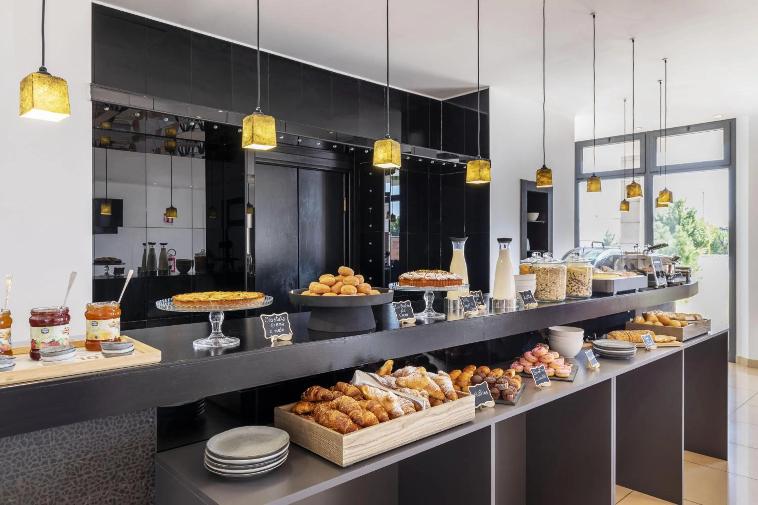 Restaurant/places to eat in B&B Hotel Sassuolo