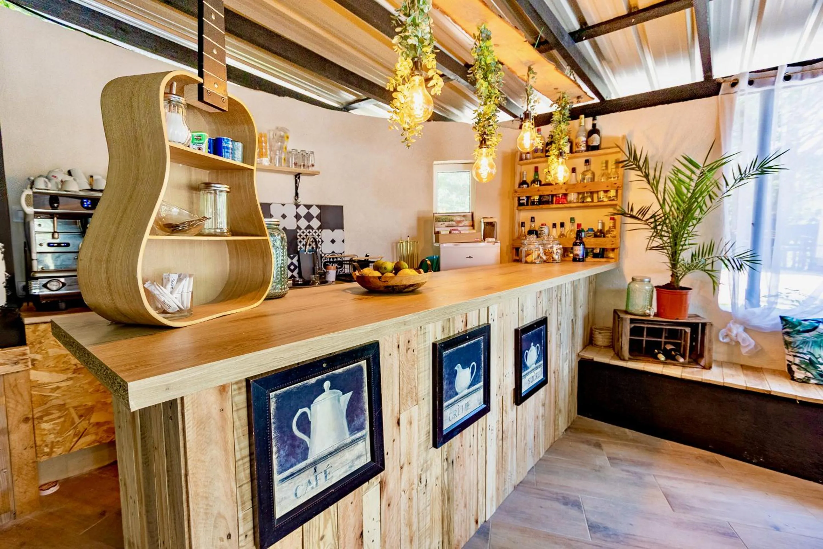 Lounge or bar in La Villa Tosca