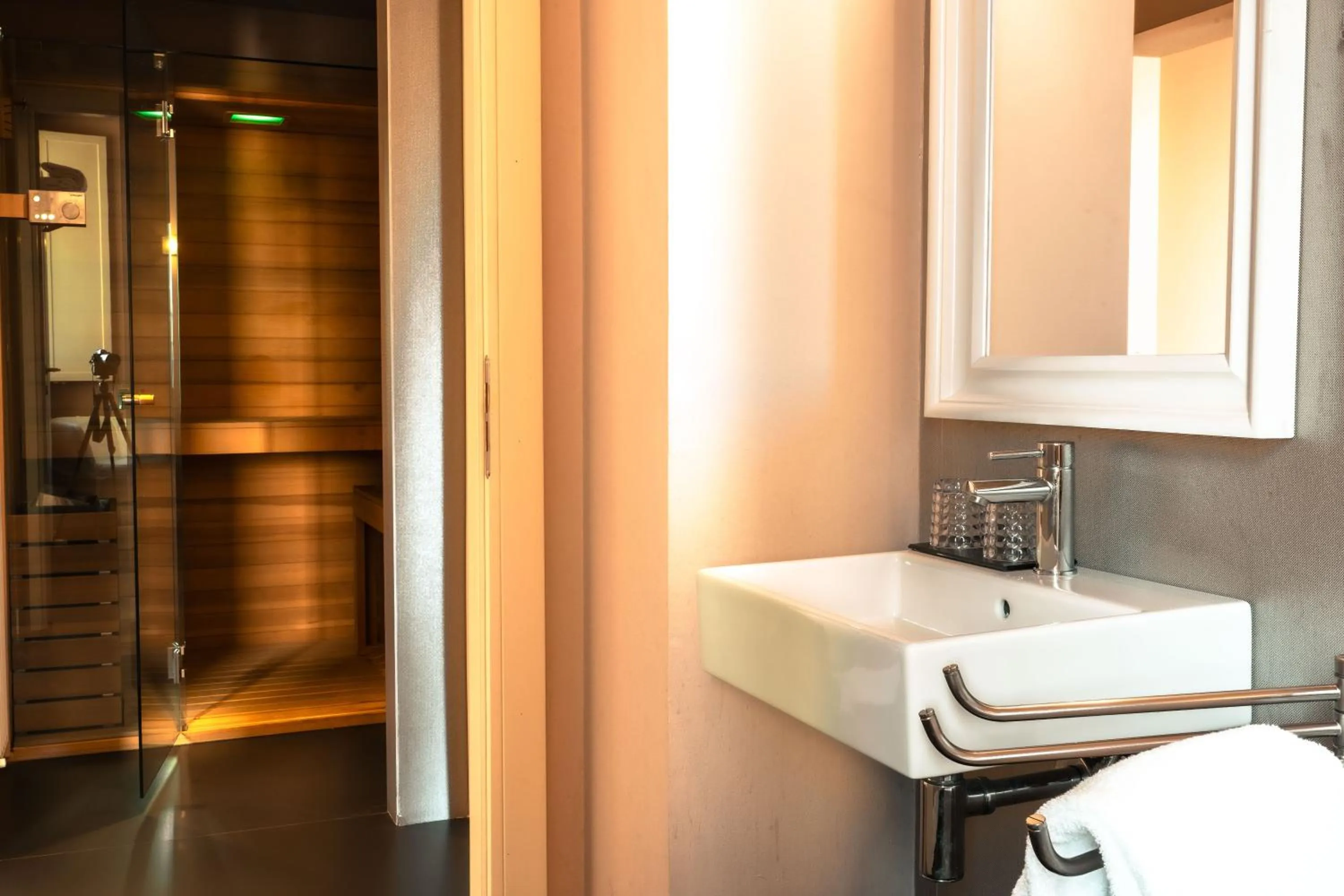 Bathroom in Casa D'Este - Hotel Ferrara