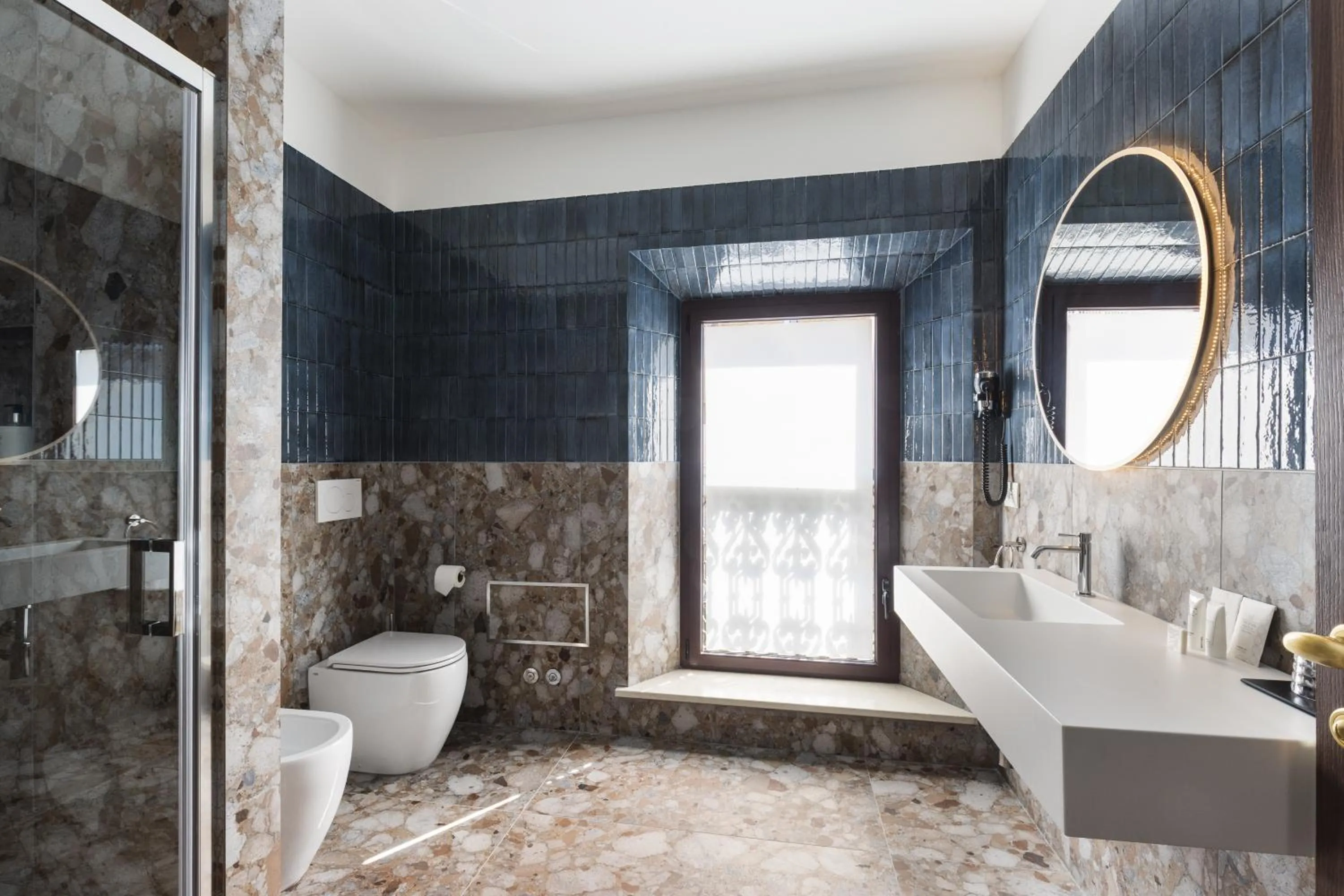 Shower in Casa D'Este - Hotel Ferrara