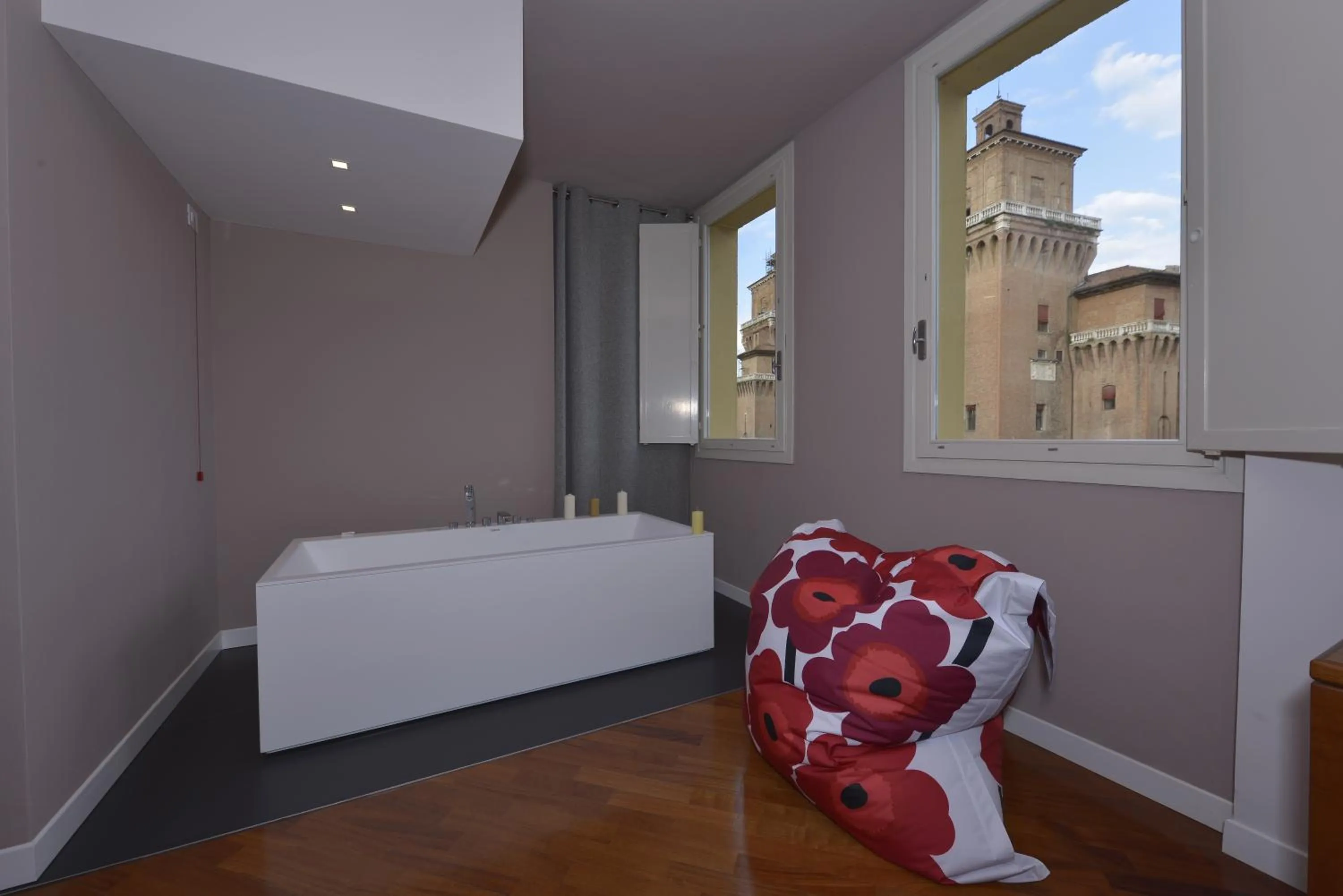 Hot Tub, Bed in Casa D'Este - Hotel Ferrara