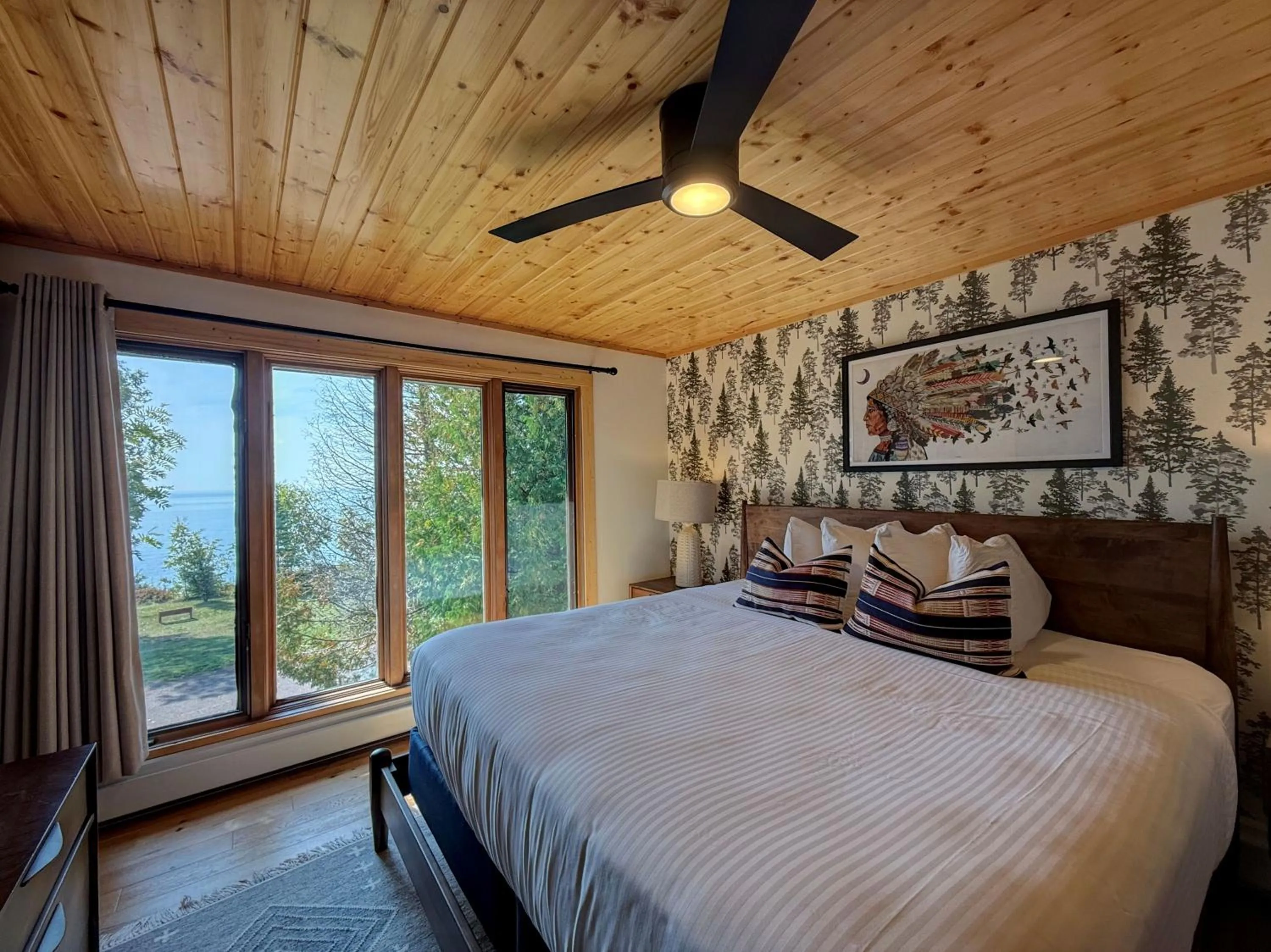 Bed in Thomsonite Inn on Lake Superior