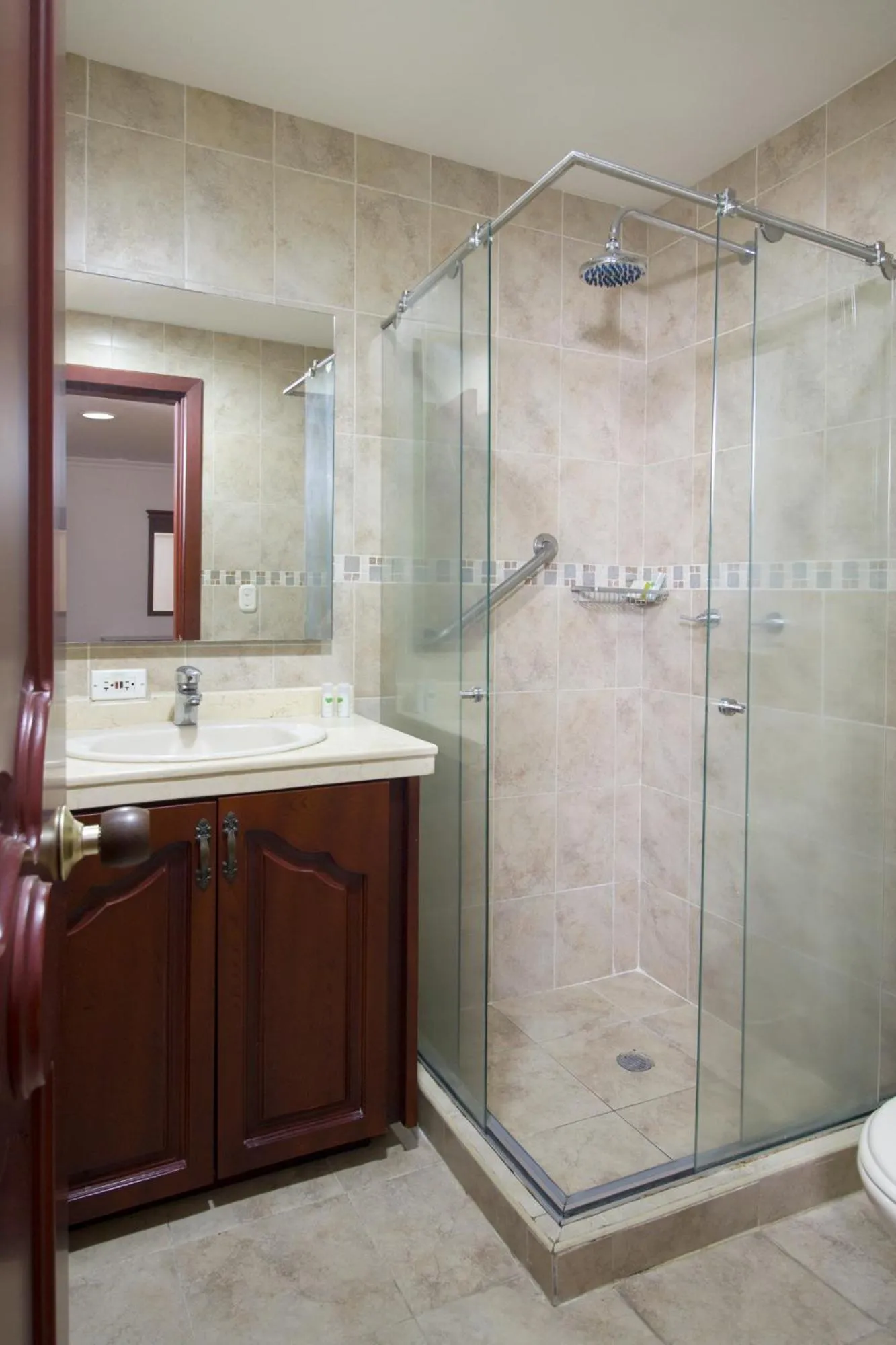 Shower in Hotel Luxor Pereira