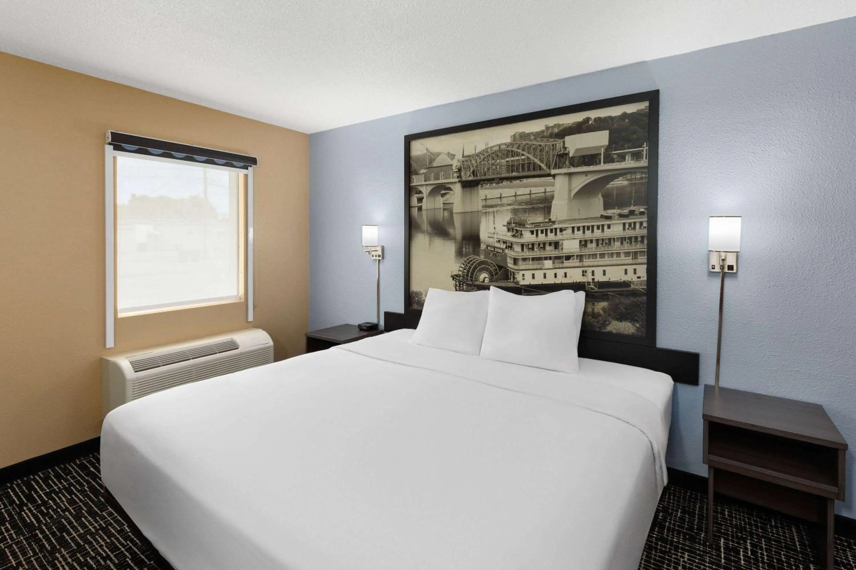 Photo of the whole room, Bed in Super 8 by Wyndham Paducah I-24 Exit 4