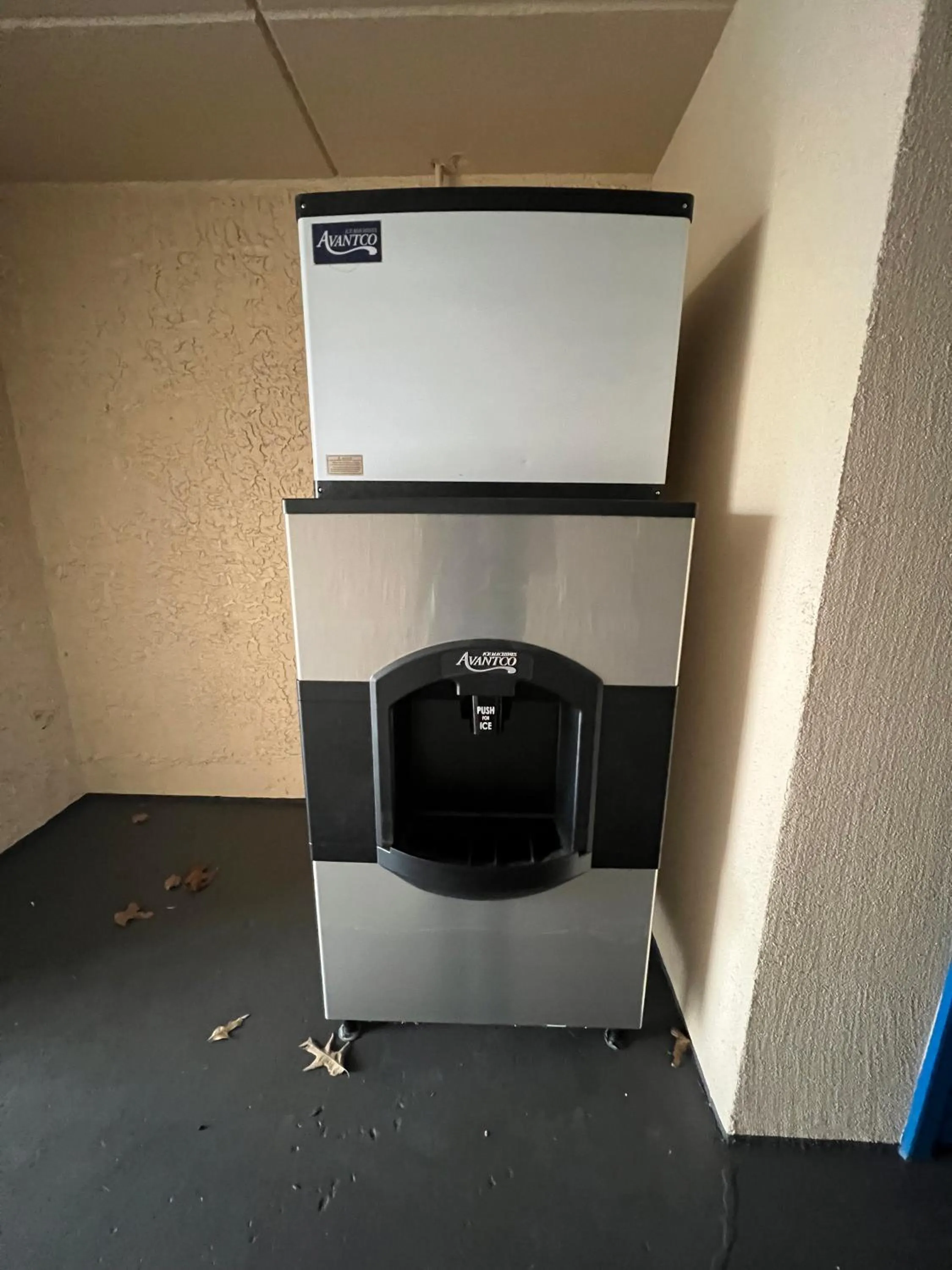 Property building in Super 8 by Wyndham Paducah I-24 Exit 4