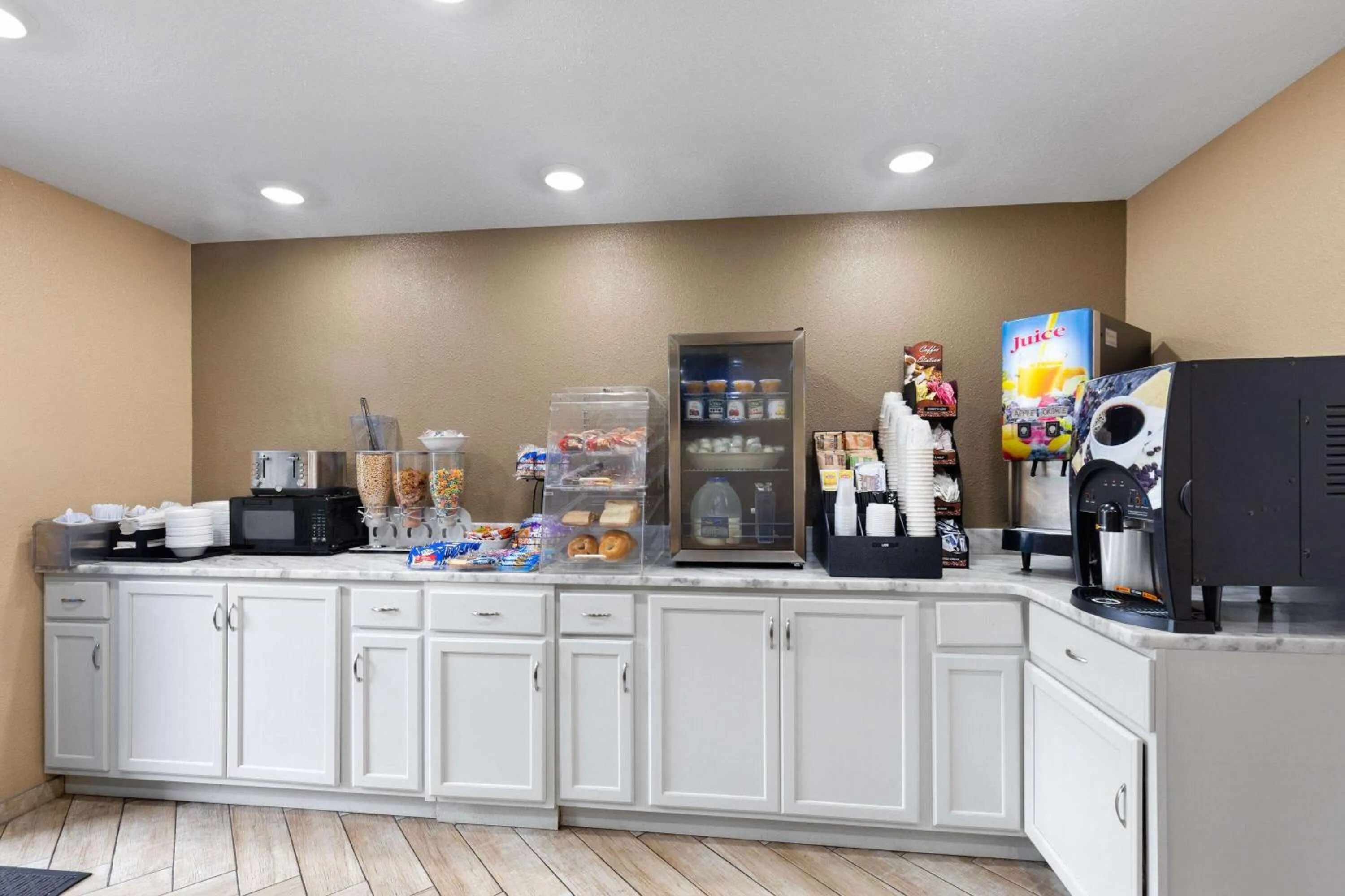 Breakfast in Super 8 by Wyndham Paducah I-24 Exit 4