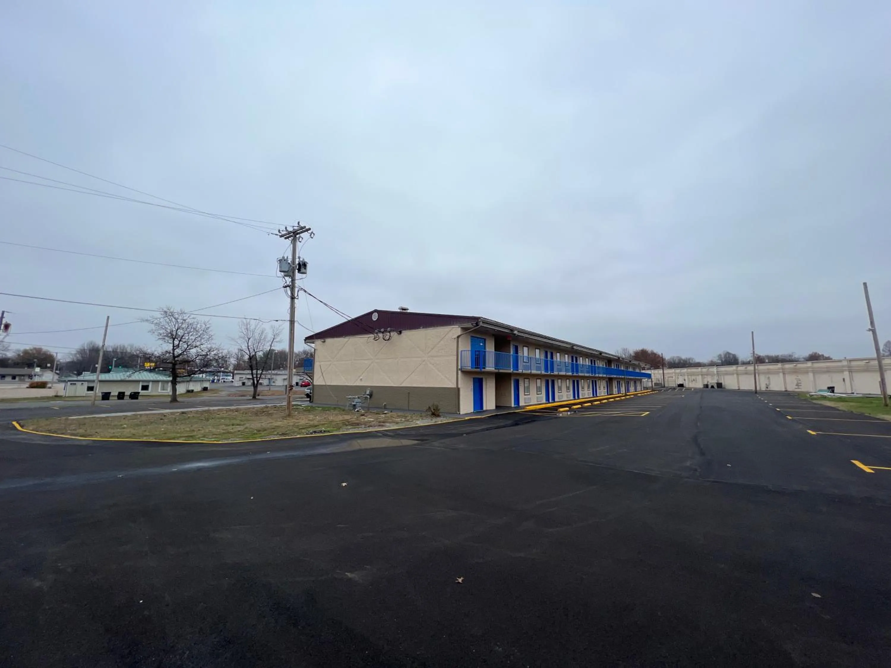 Property building in Super 8 by Wyndham Paducah I-24 Exit 4