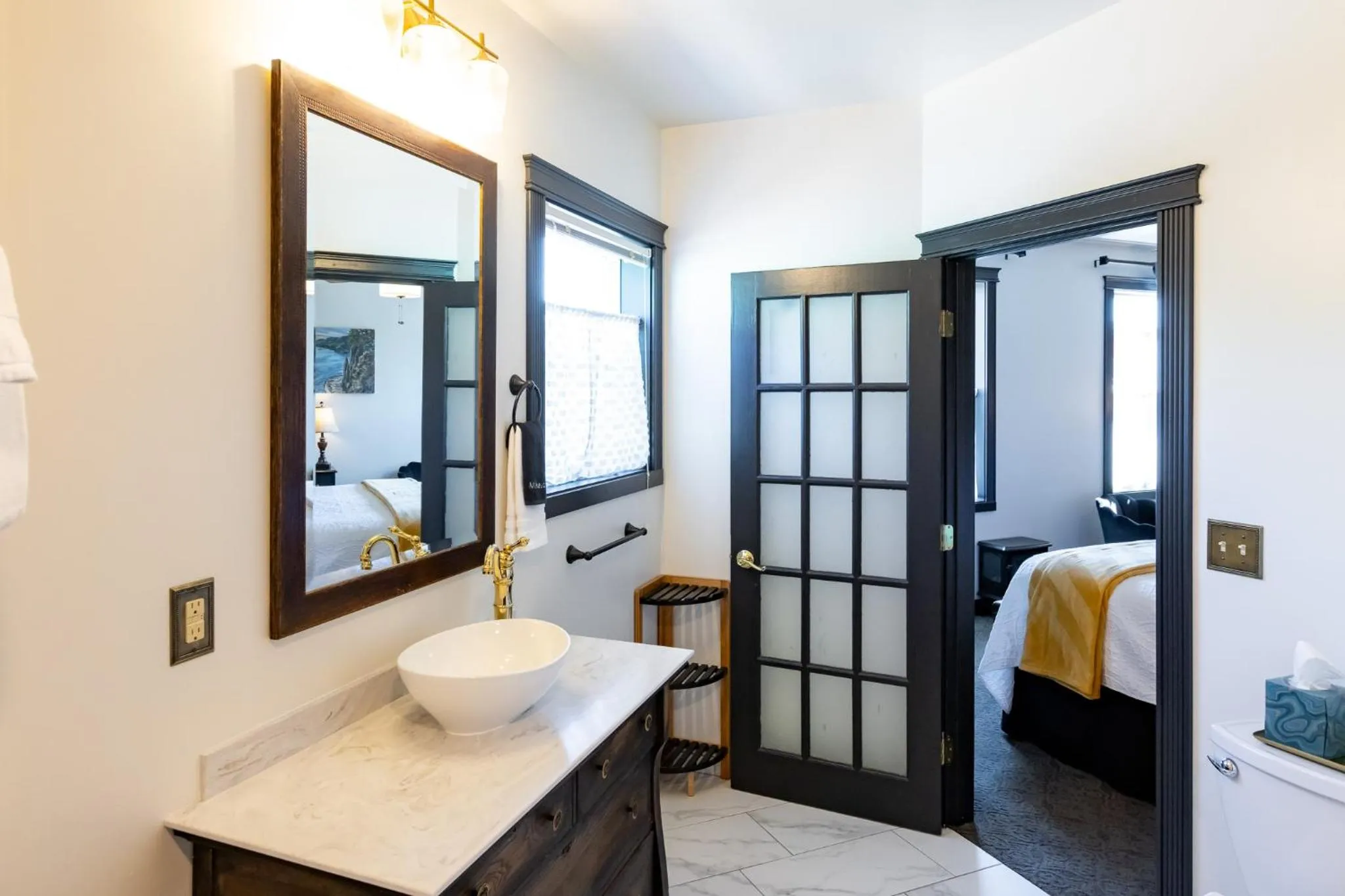 Bathroom, Bed in Hotel Stevenson