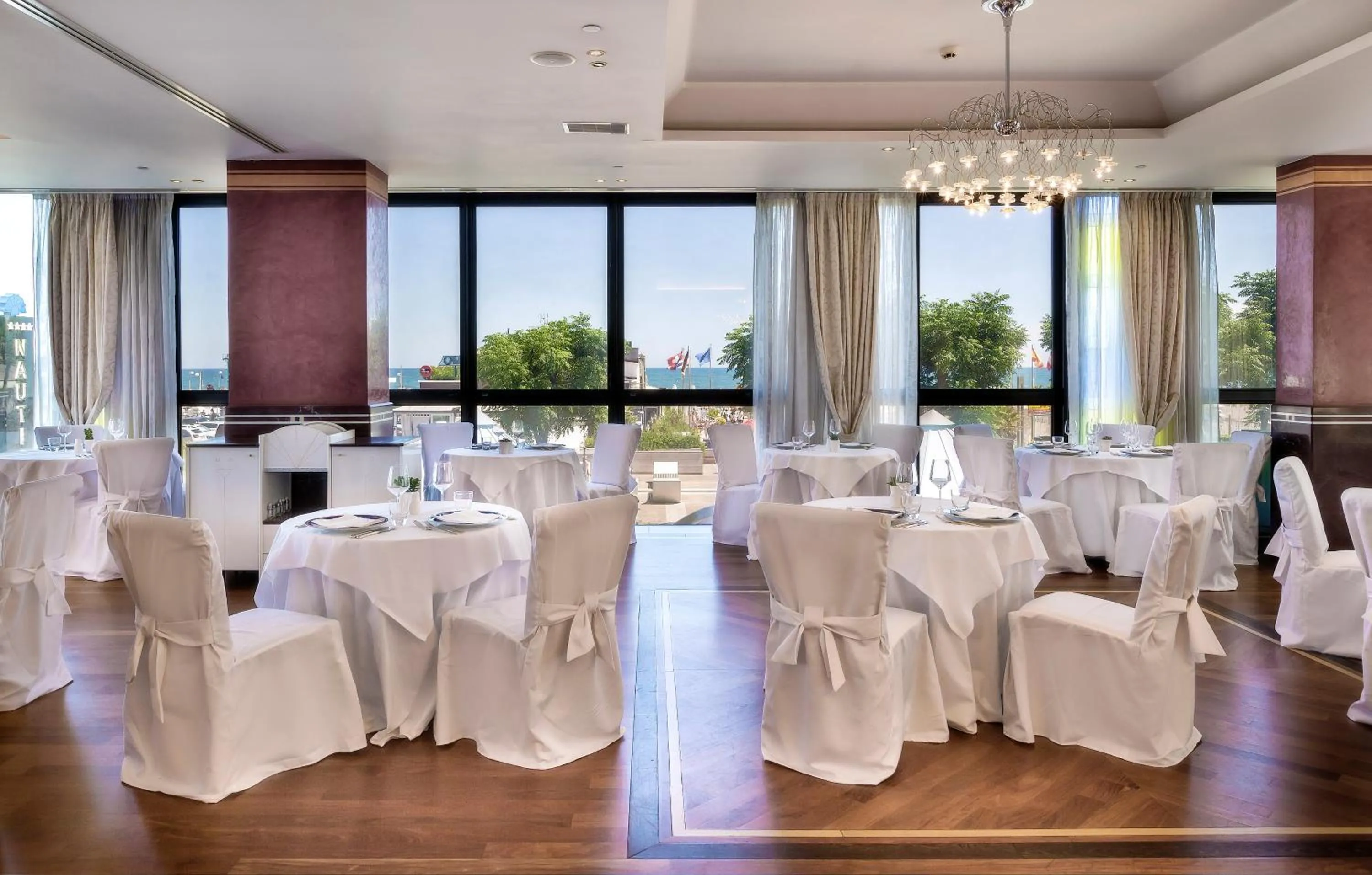 Dining area in Hotel Nautico