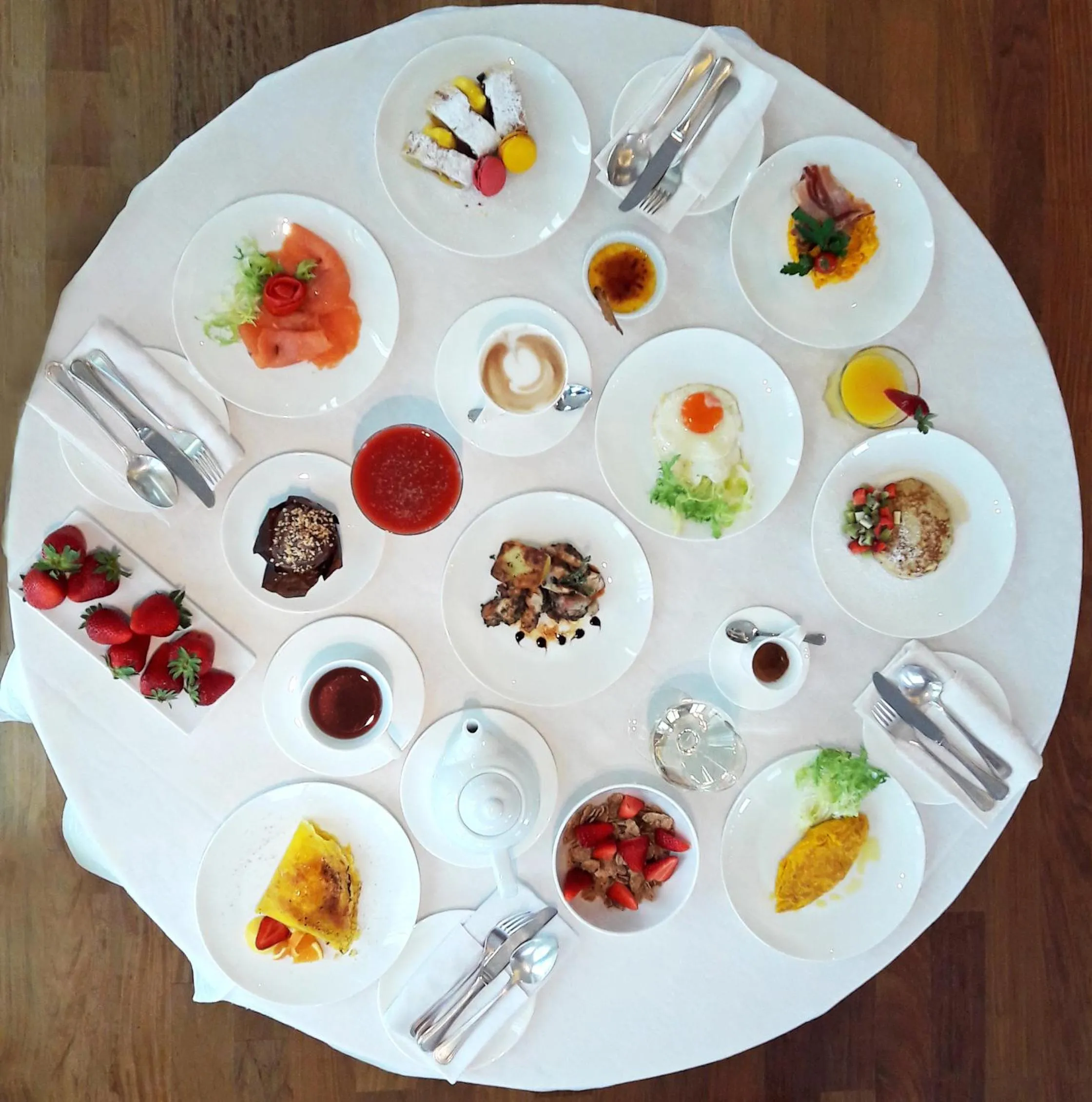 Restaurant/places to eat in Hotel Nautico