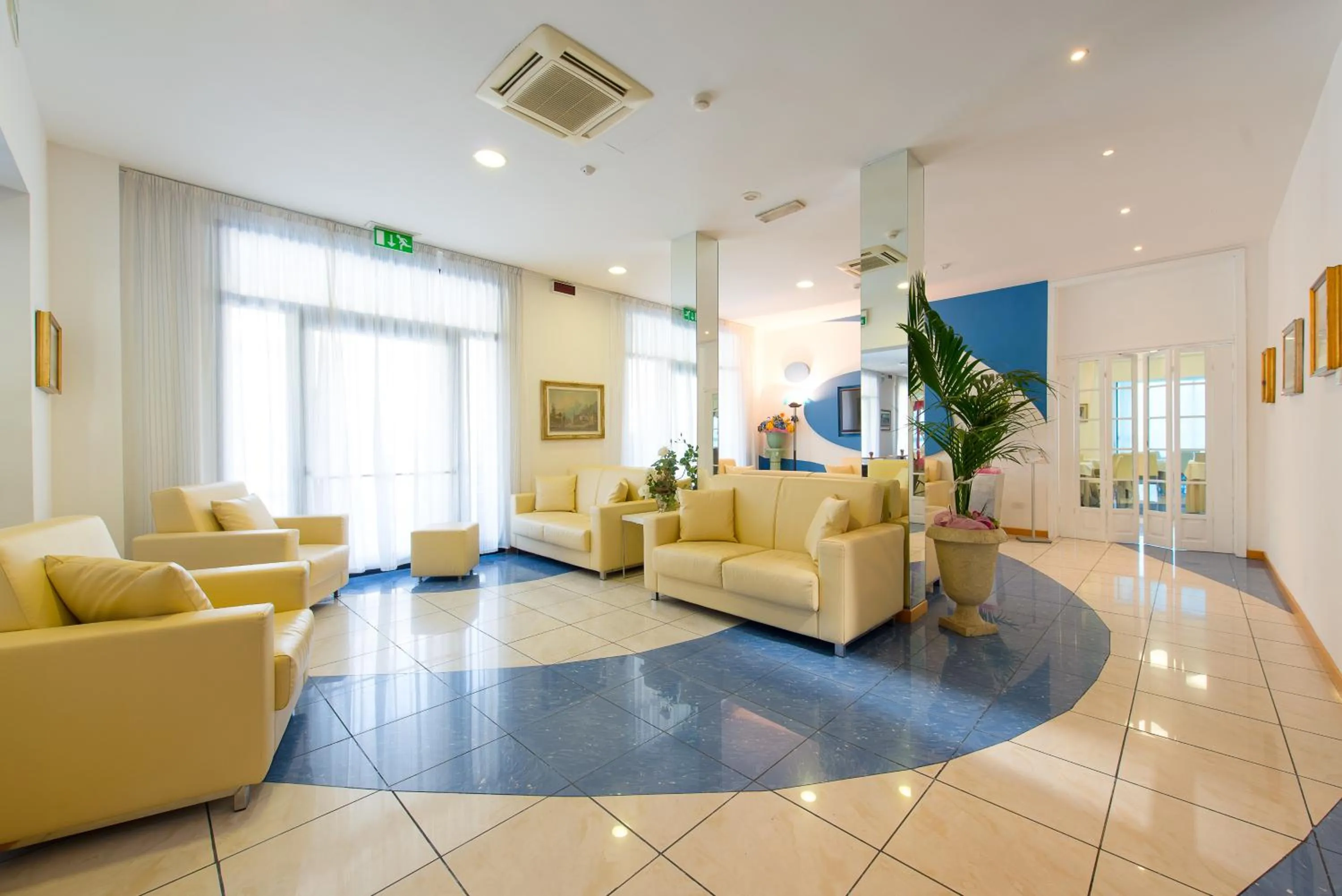 Communal lounge/ TV room in Hotel Giulietta