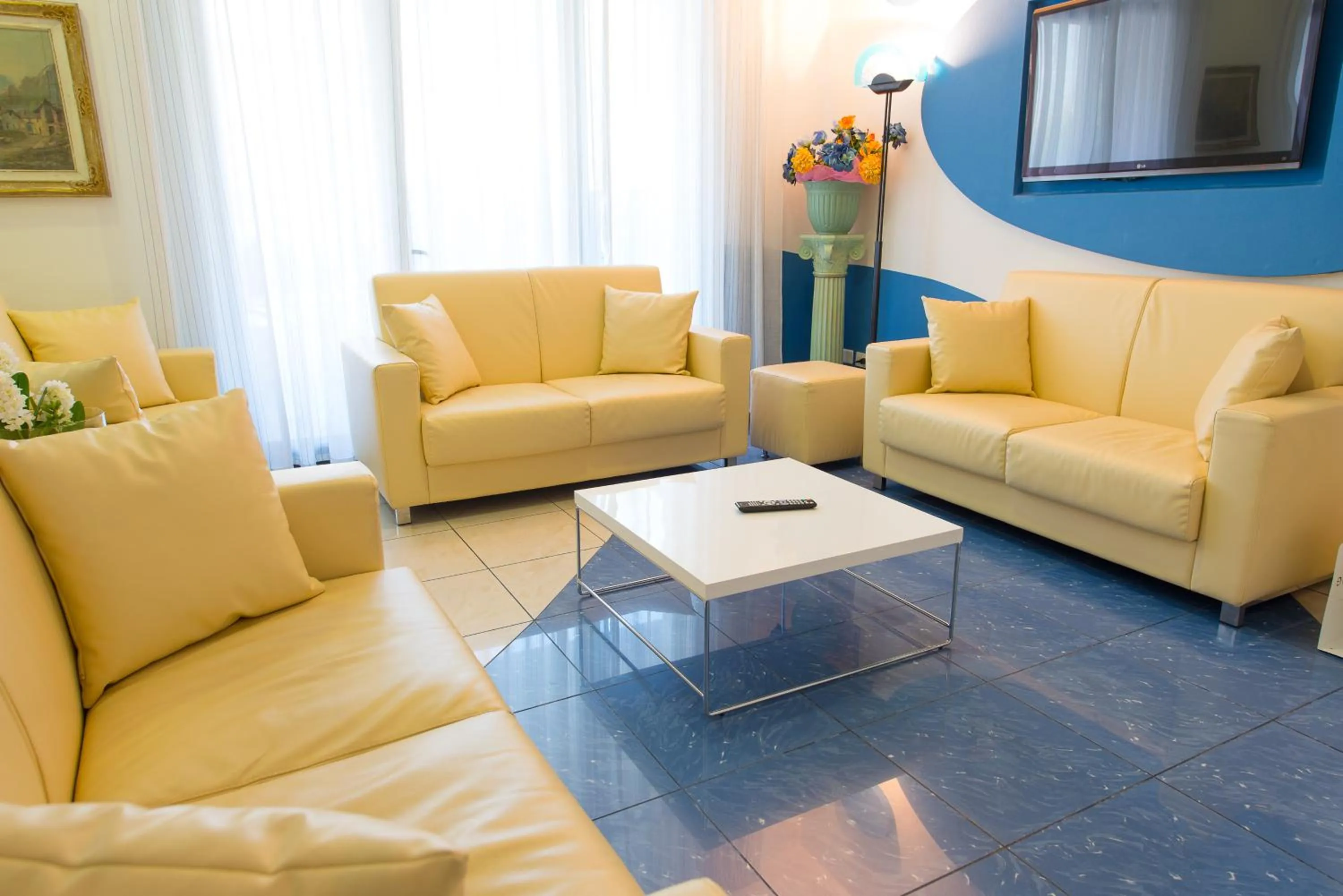 Communal lounge/ TV room in Hotel Giulietta