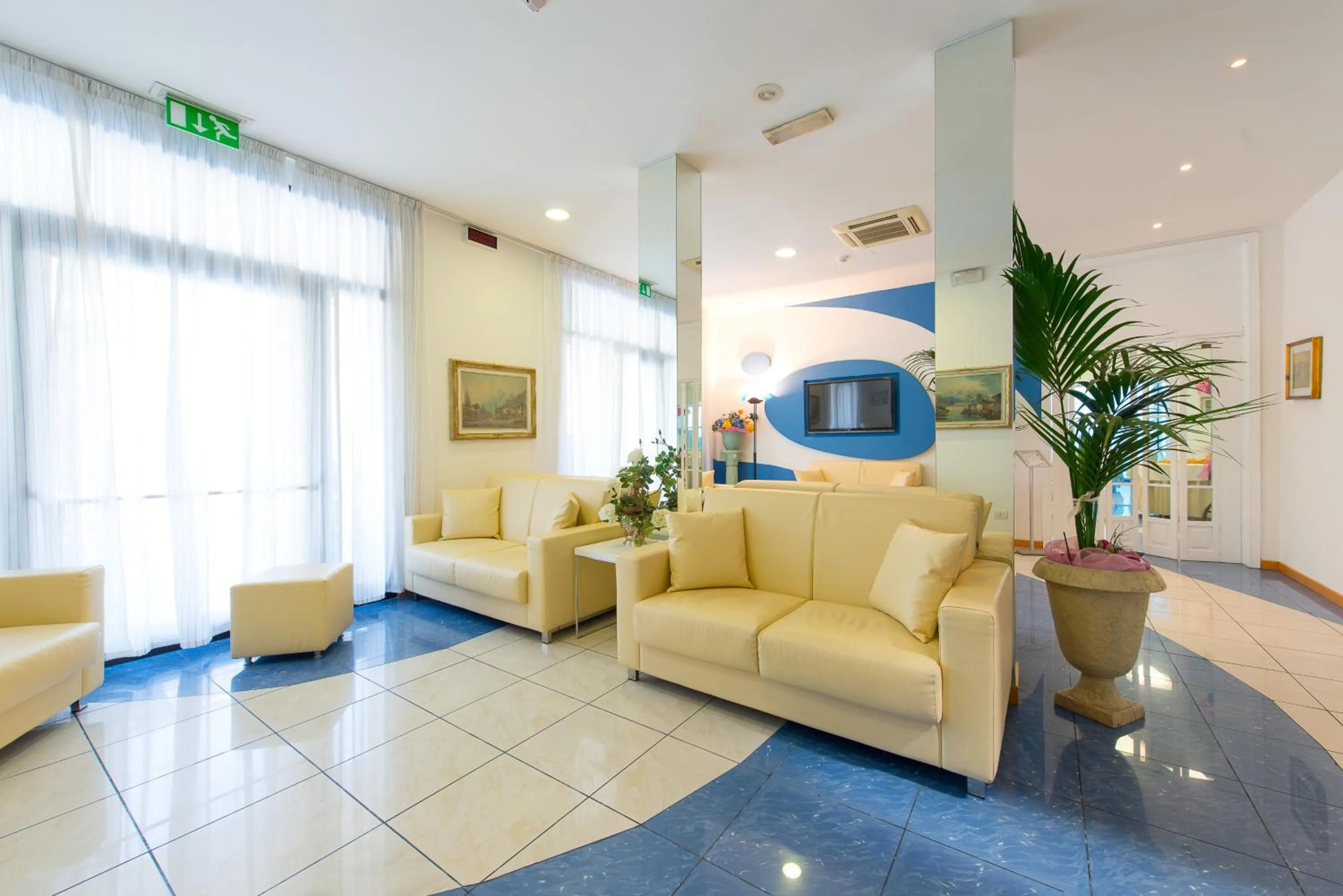 Communal lounge/ TV room in Hotel Giulietta