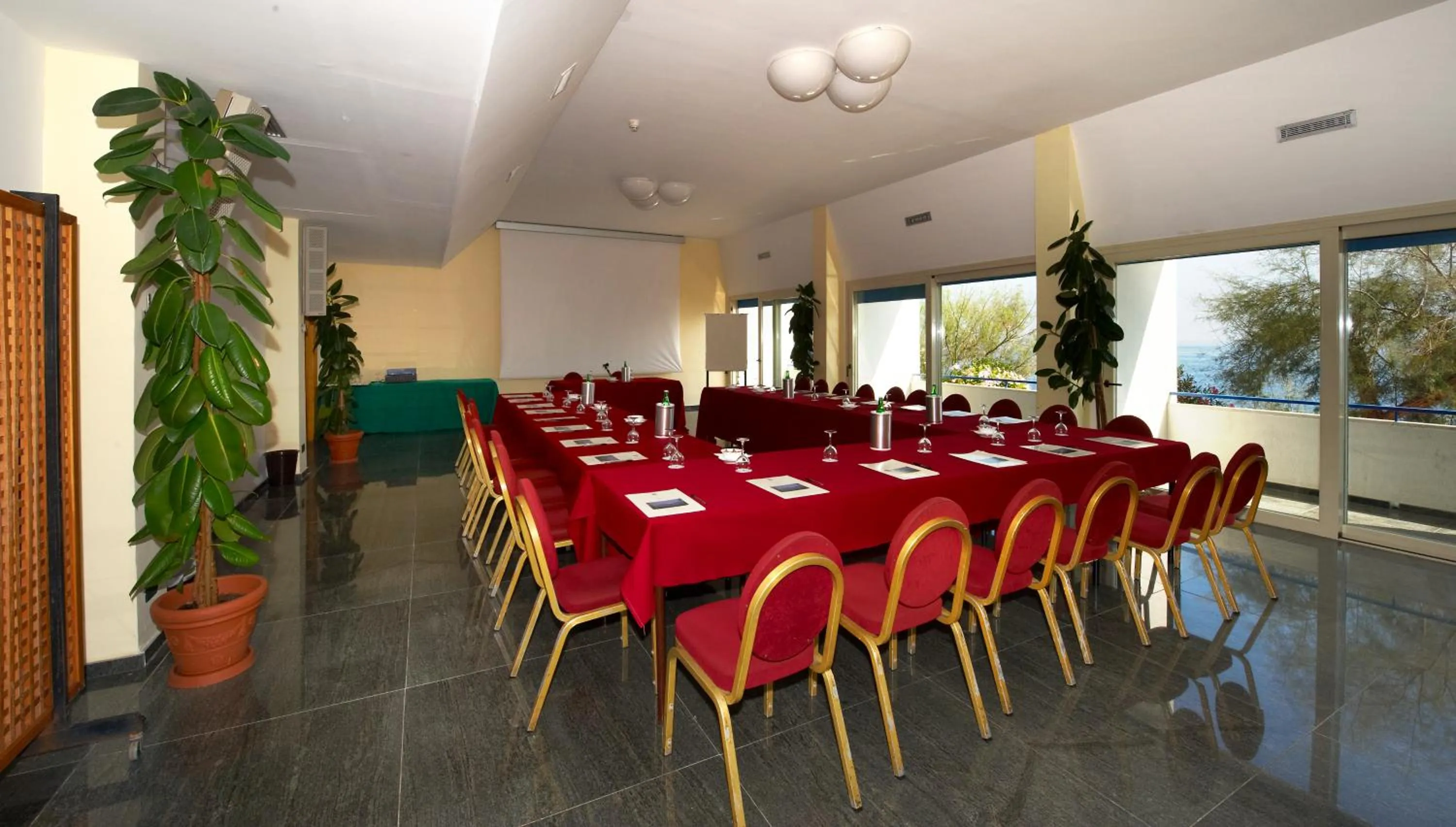 Business facilities in Splendid Hotel La Torre