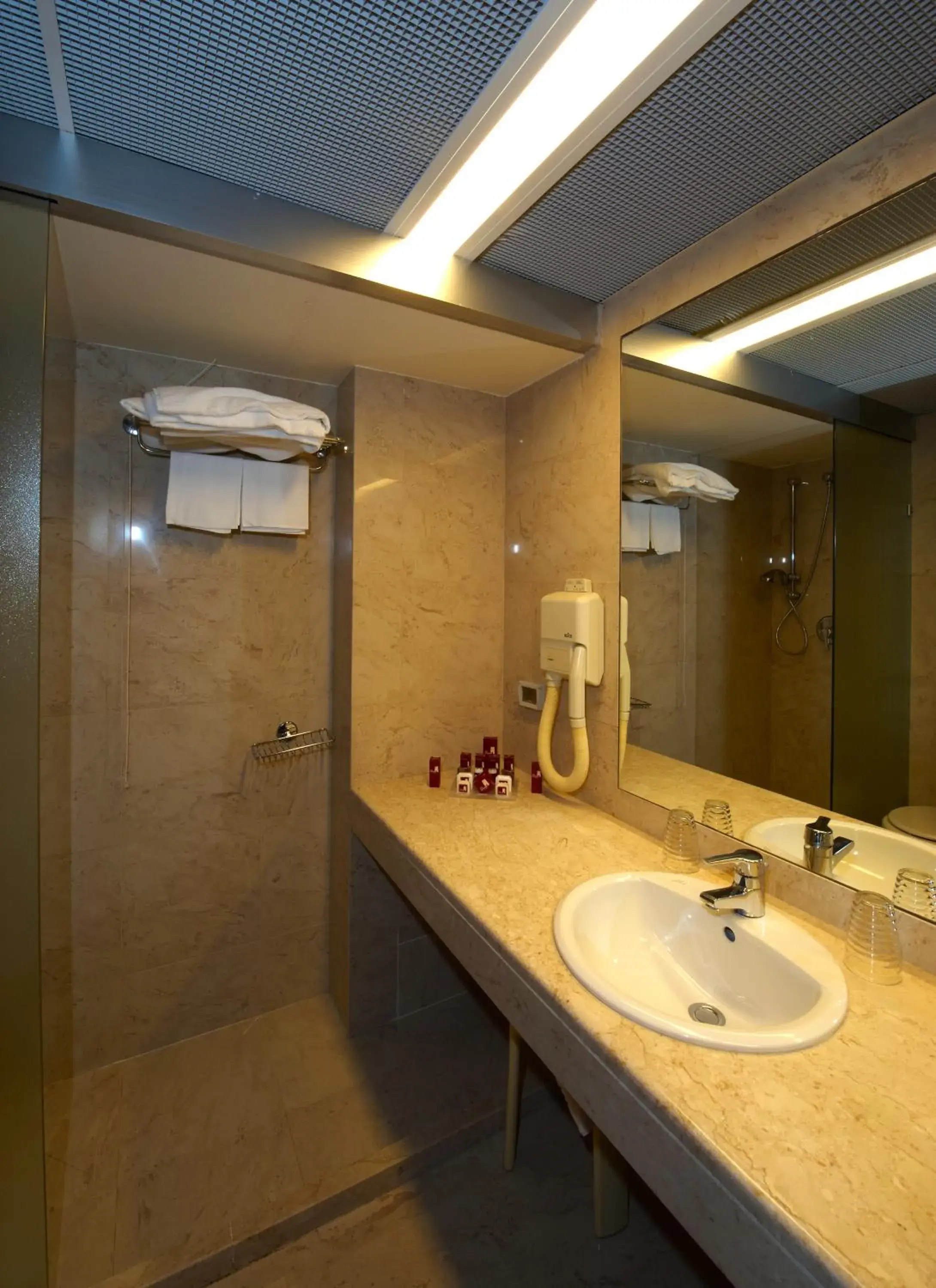 Standard Double or Twin Room - single occupancy in Splendid Hotel La Torre Standard Double or Twin Room - single occupancy in Splendid Hotel La Torre