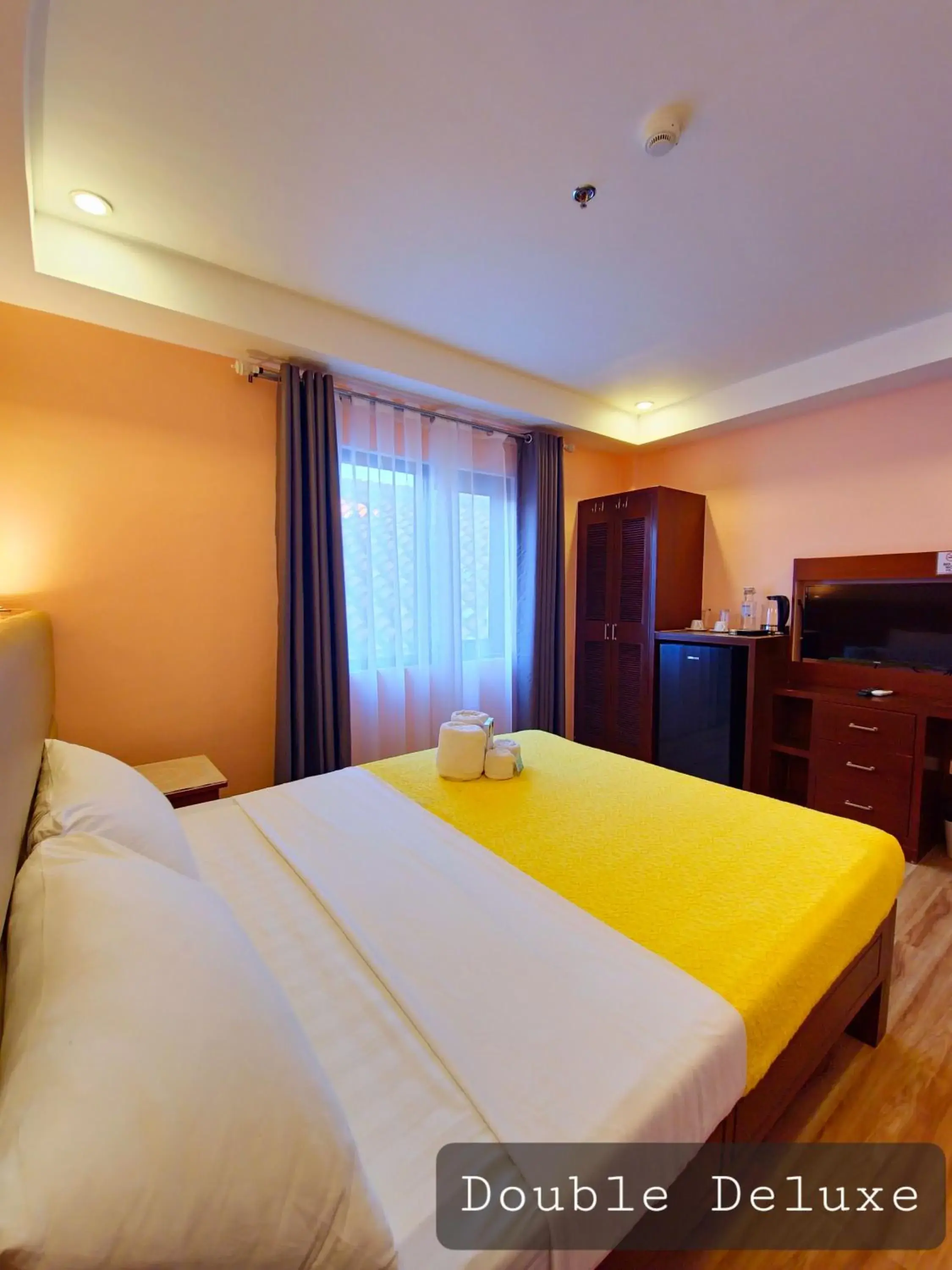 Deluxe Double Room (2 Adults + 1 Child) in Hotel Mercante Deluxe Double Room (2 Adults + 1 Child) in Hotel Mercante