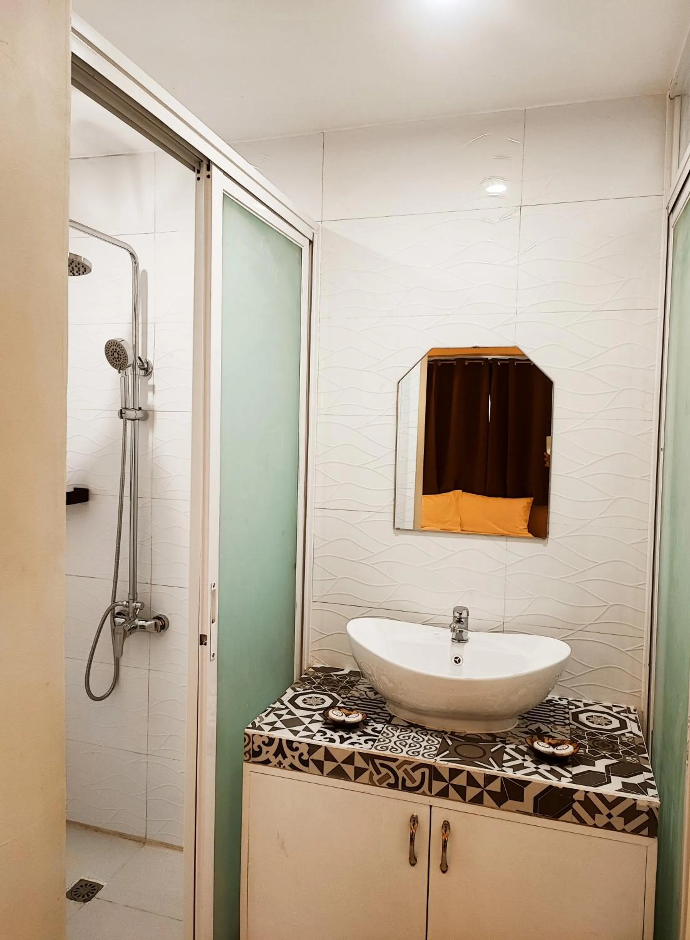 Shower in Hotel Mercante