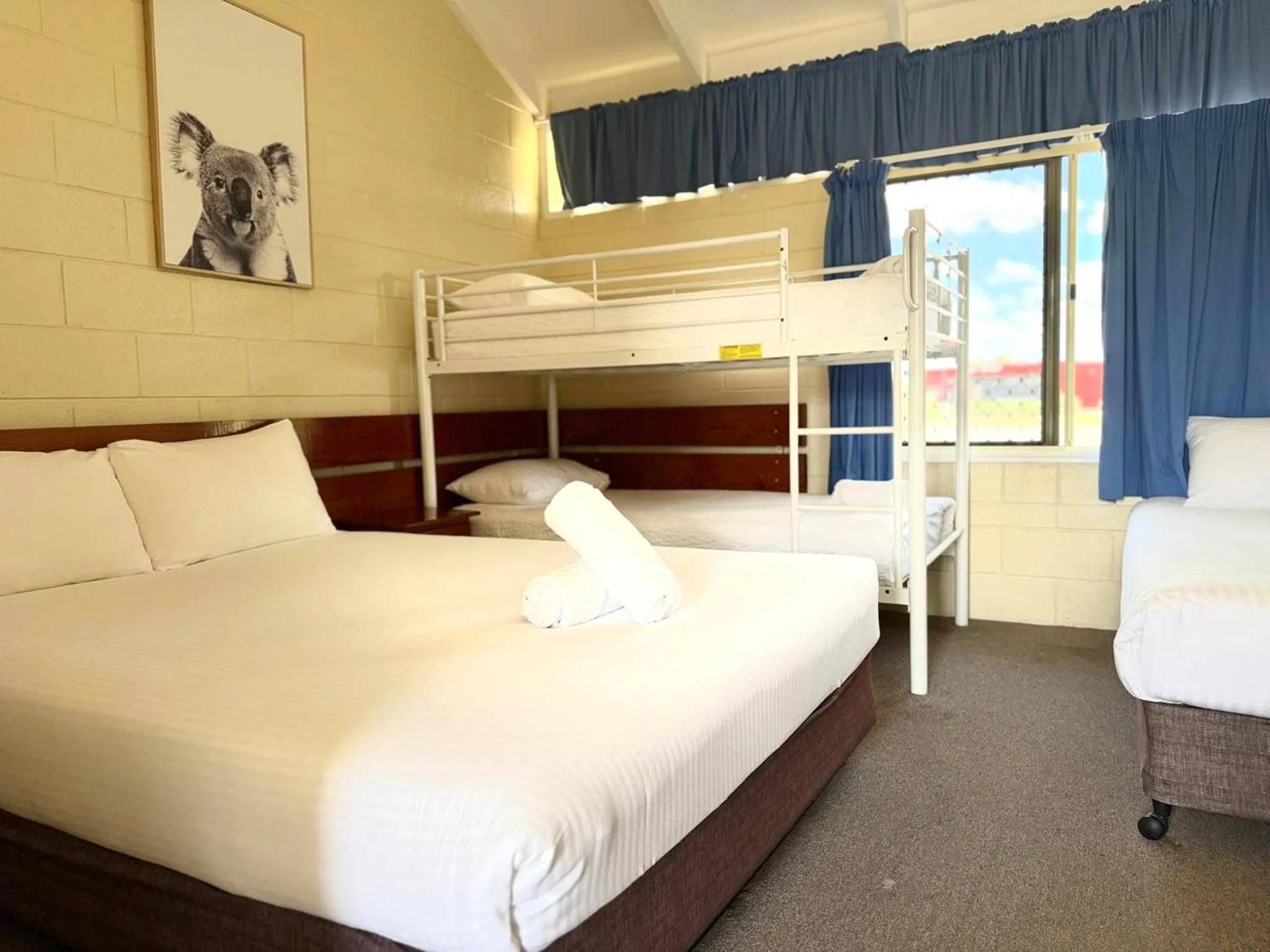 Bed in Pete's Place Roma