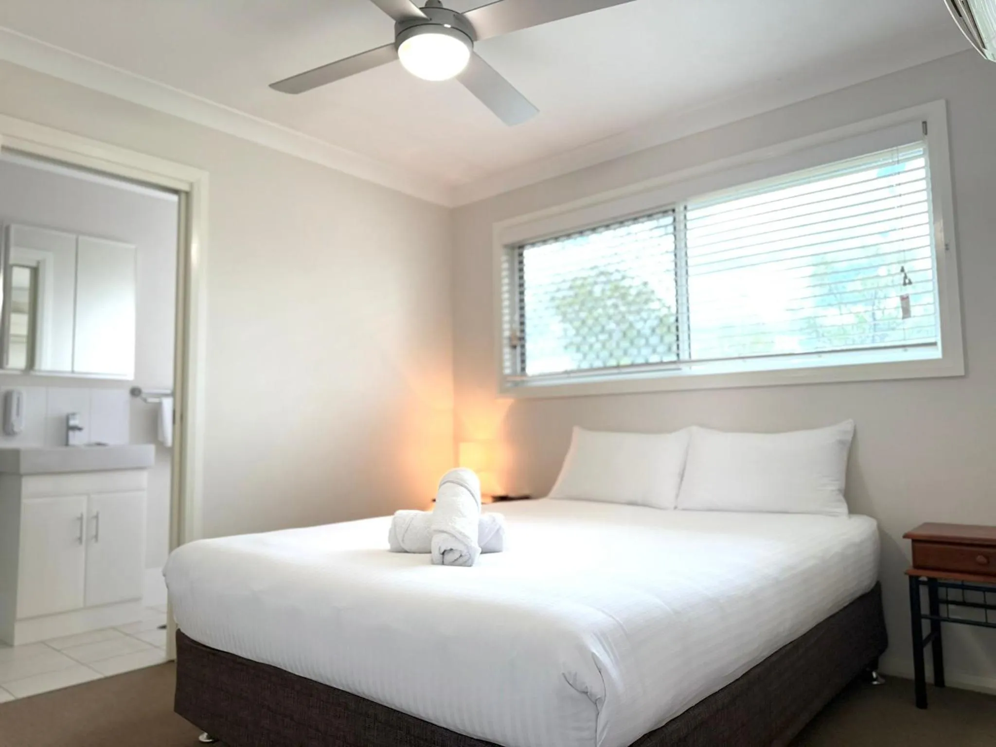 Bed in Pete's Place Roma