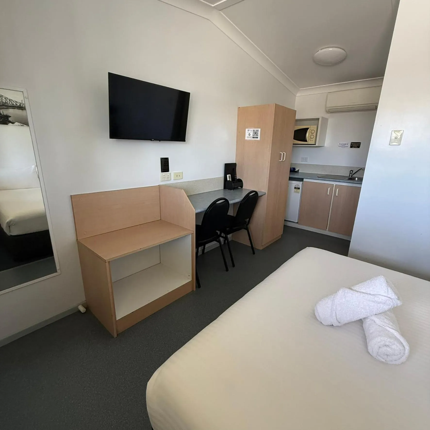 Bed in Pete's Place Roma