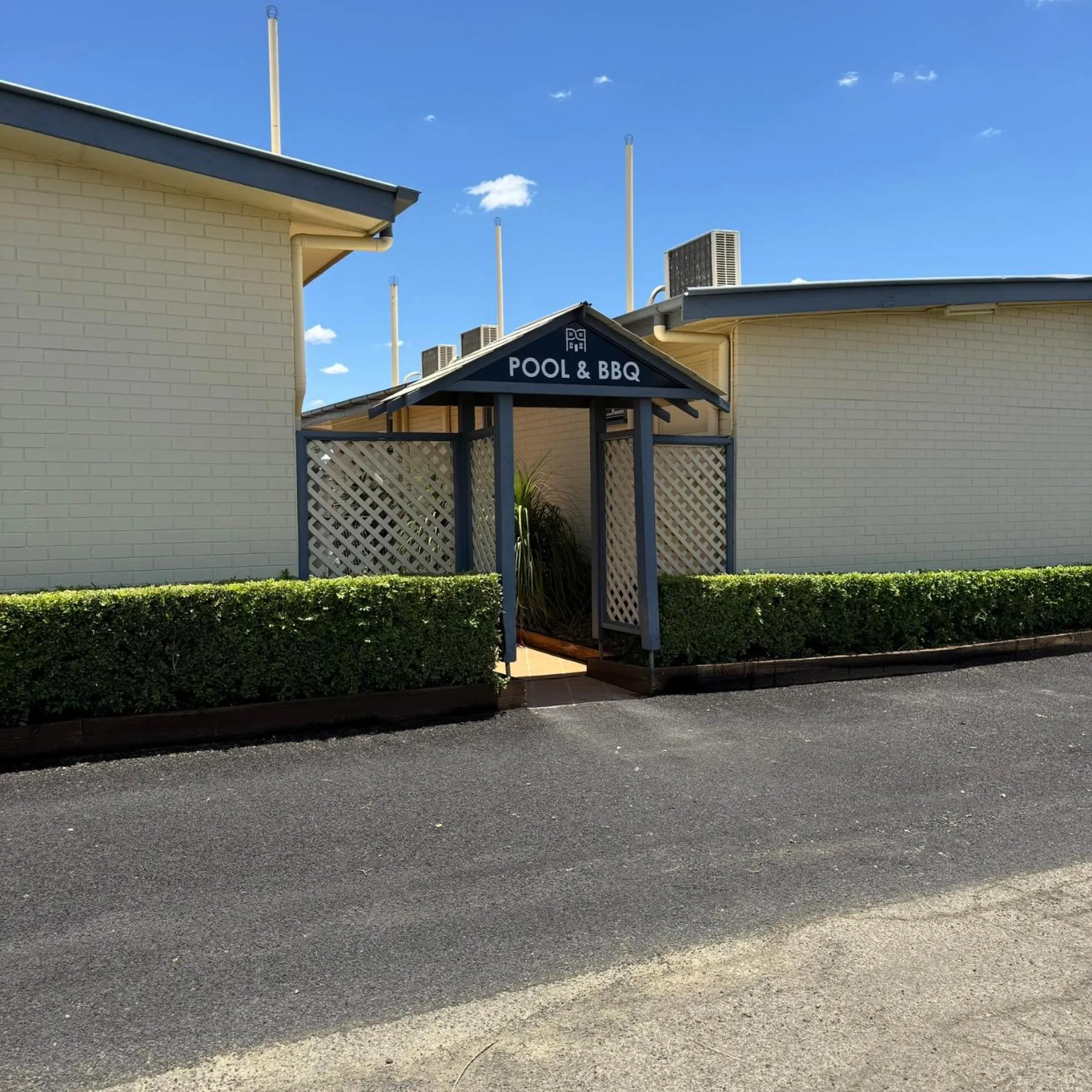 Property building in Pete's Place Roma