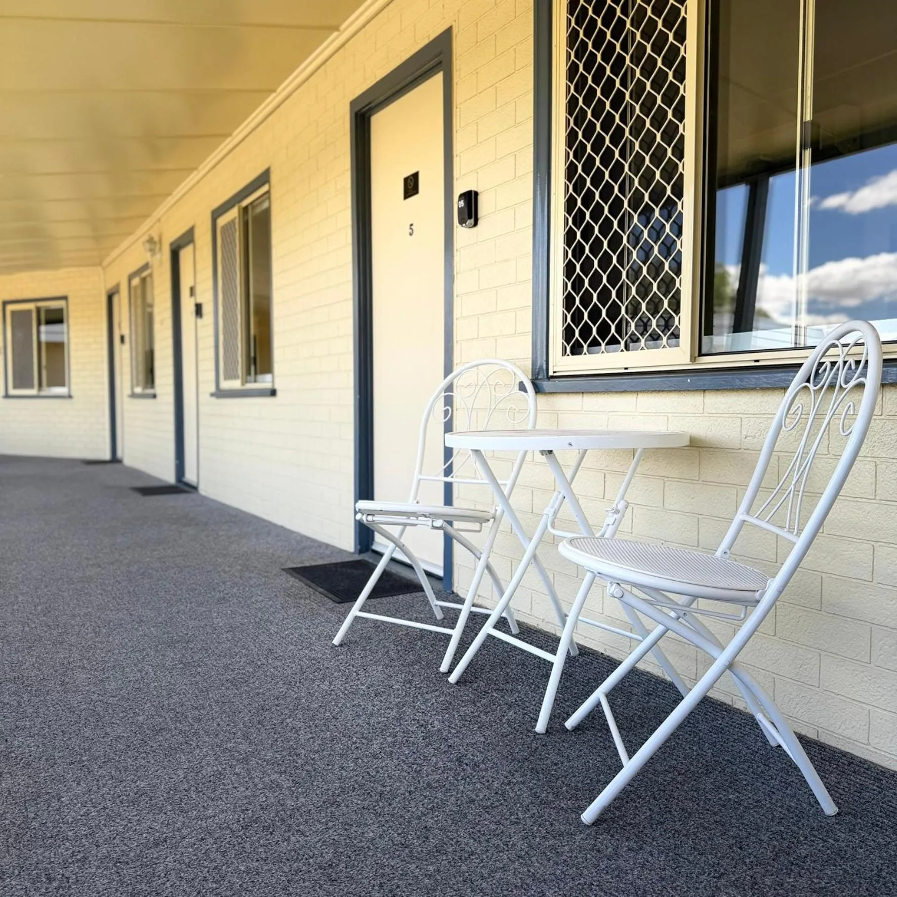 Seating area in Pete's Place Roma
