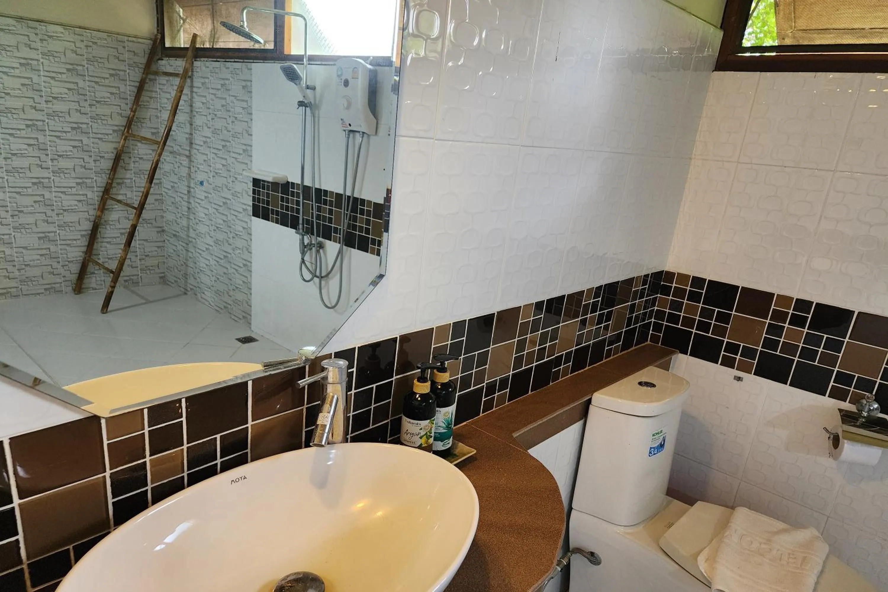 Shower in Karaboon Wellness