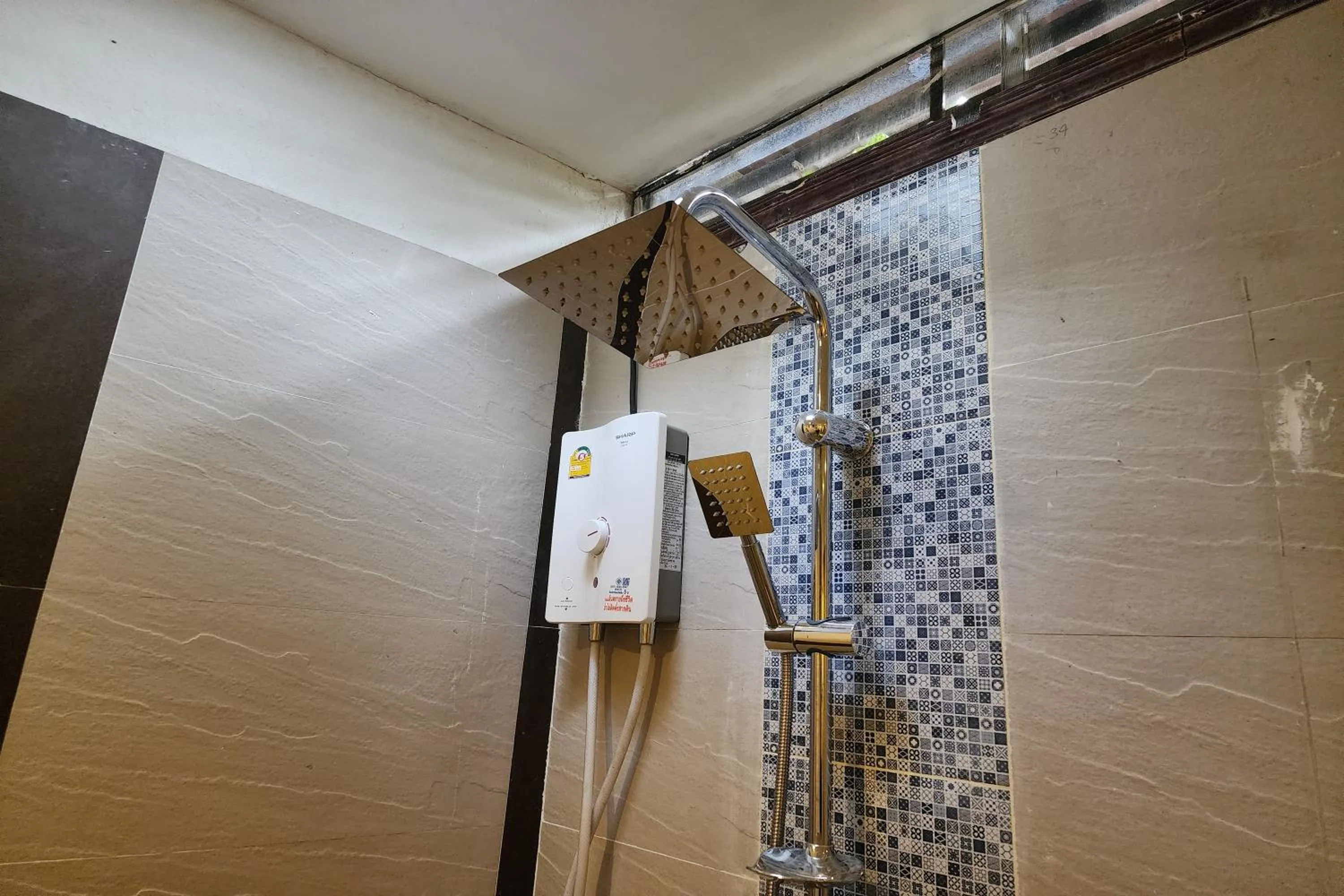 Shower in Karaboon Wellness