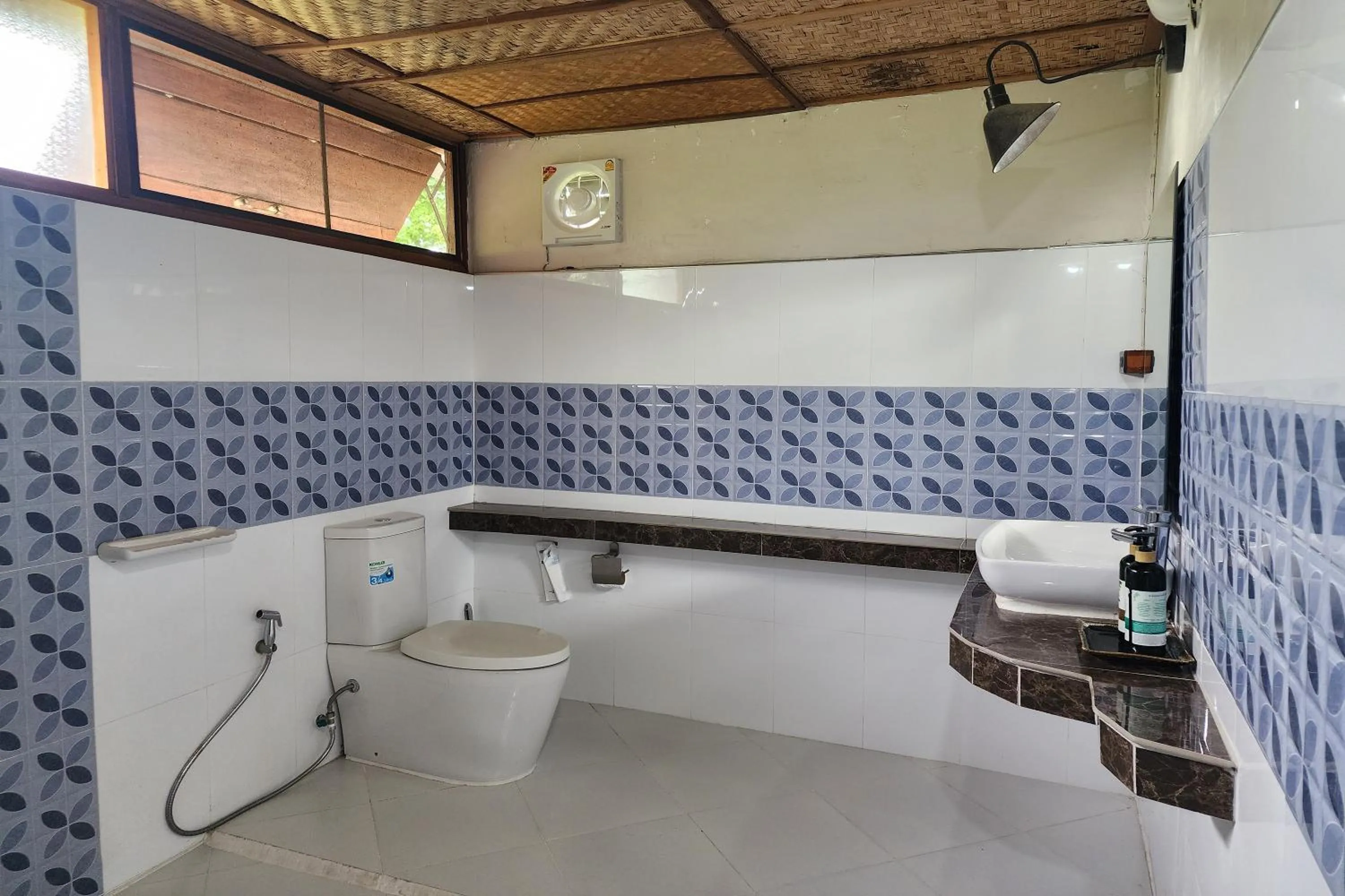 Toilet in Karaboon Wellness