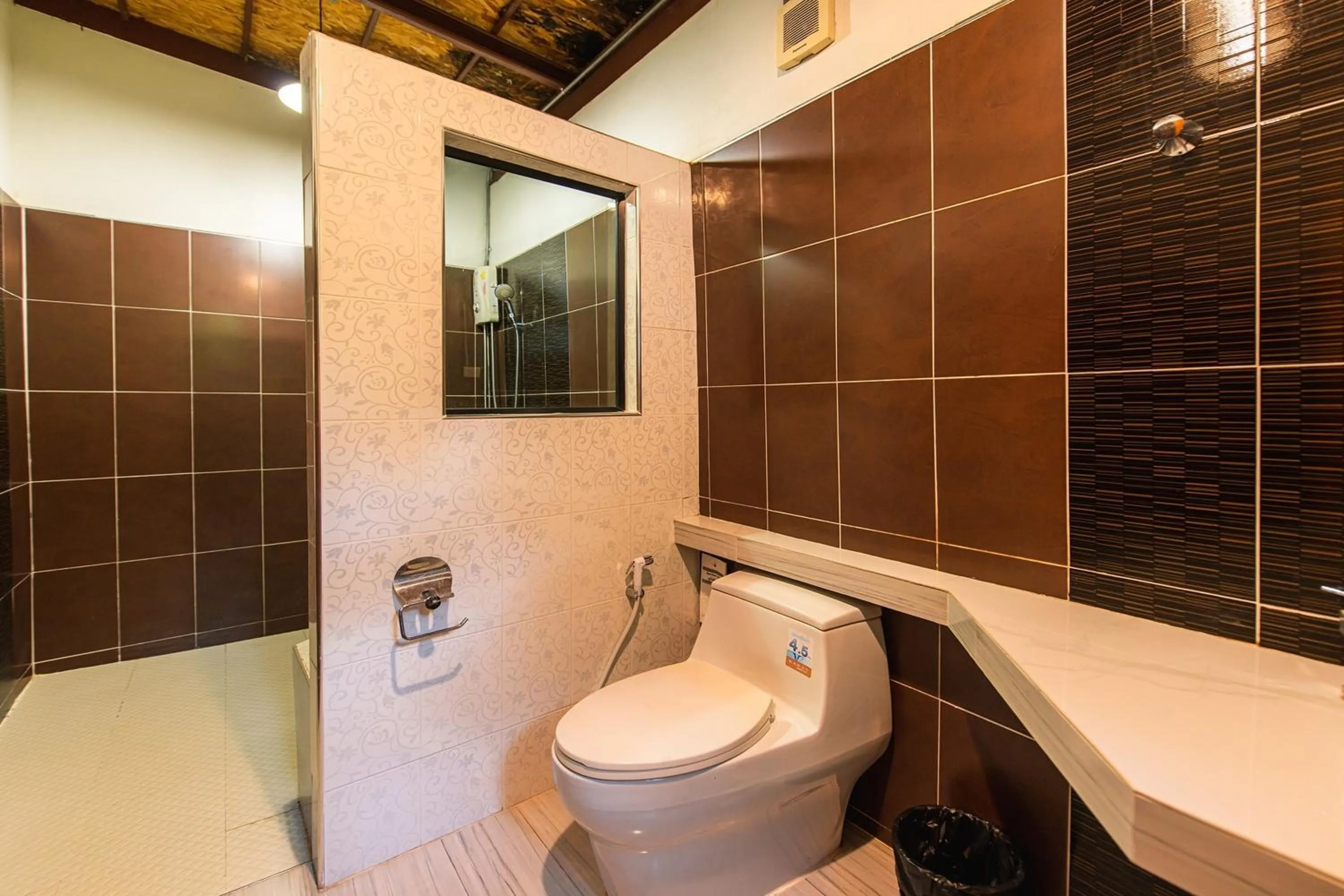 Shower in Karaboon Wellness