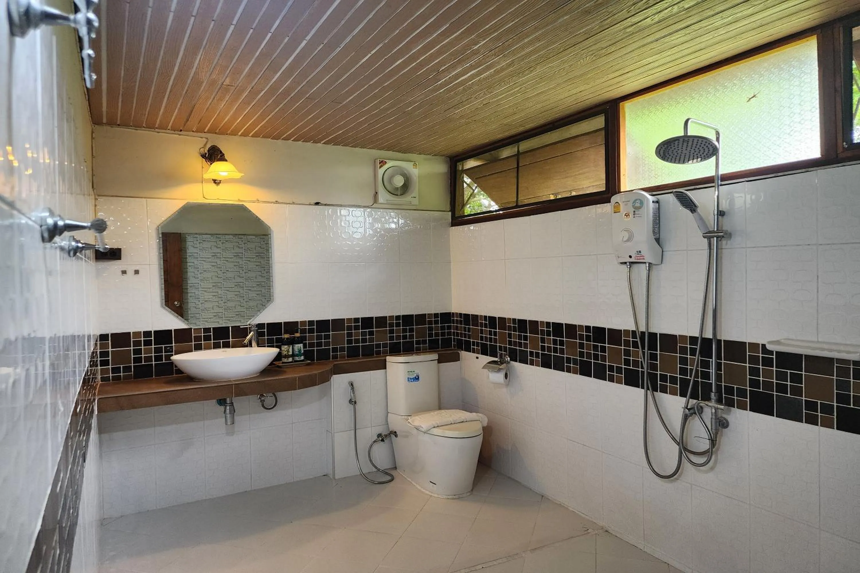 Shower in Karaboon Wellness