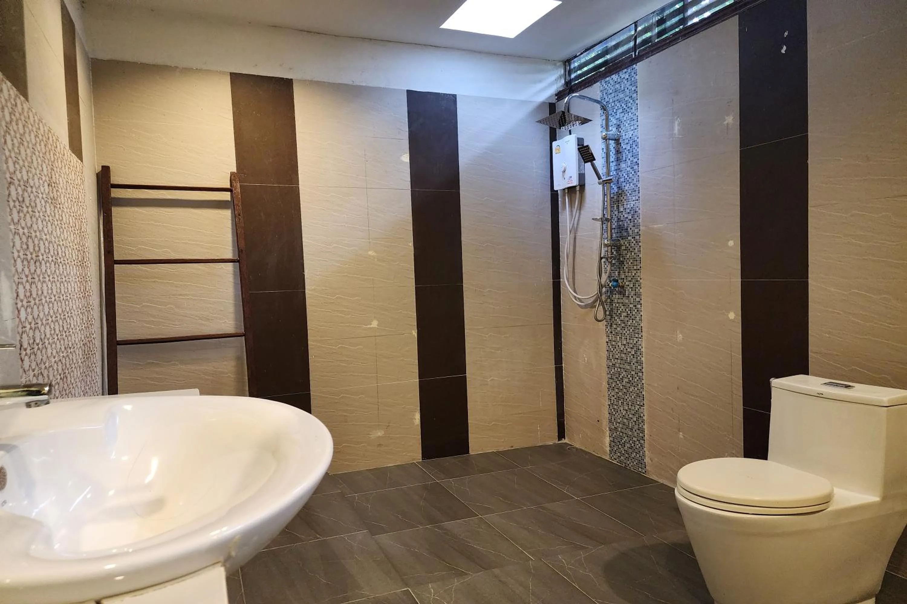 Shower in Karaboon Wellness