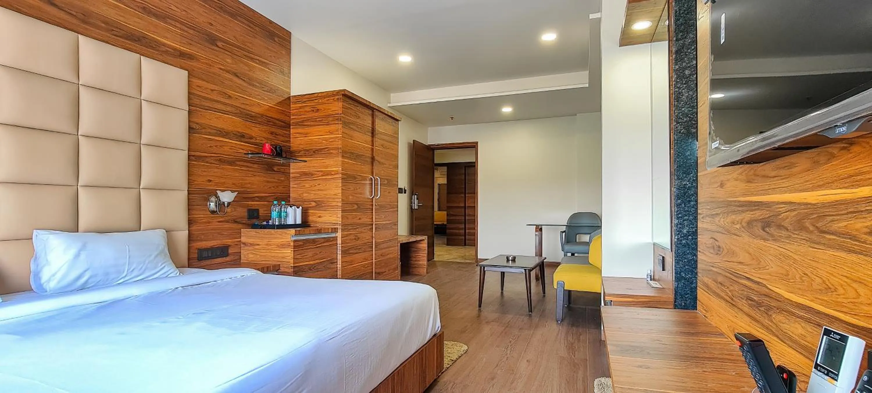 View (from property/room), Bed in ROYAL CLIFF HOTEL & RESORTS