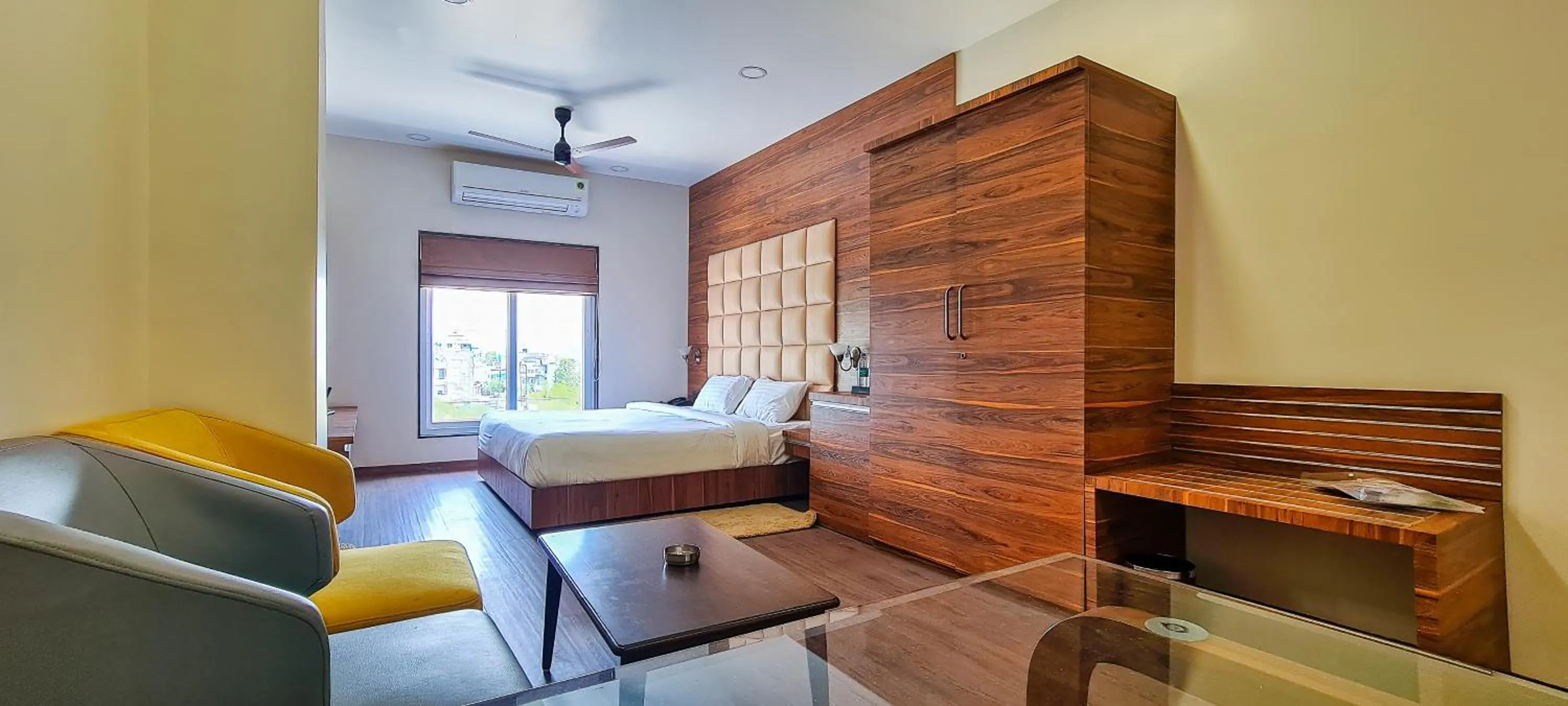 View (from property/room), Bed in ROYAL CLIFF HOTEL & RESORTS