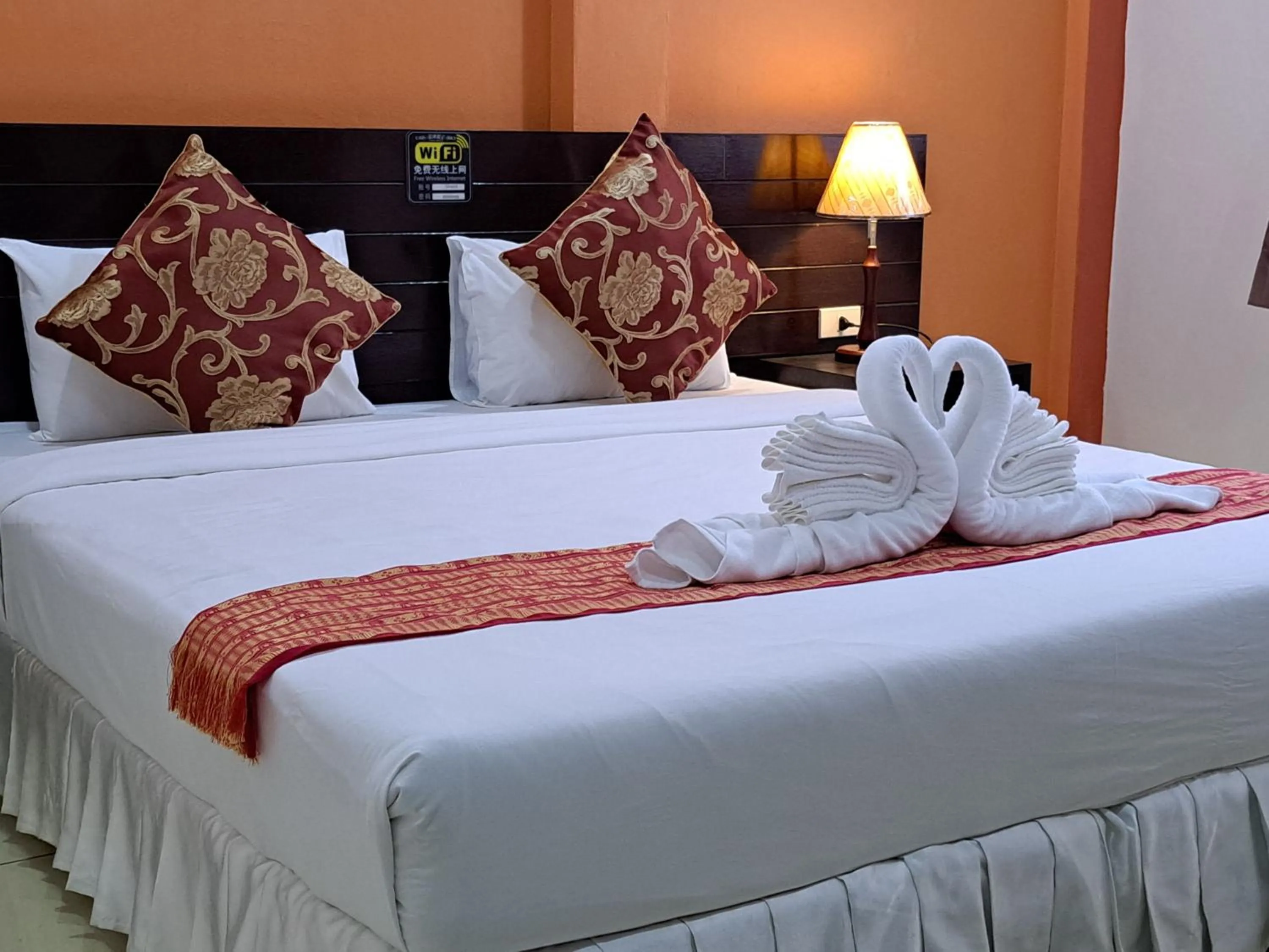 Bed in Lily Holiday hotel 百合假日酒店