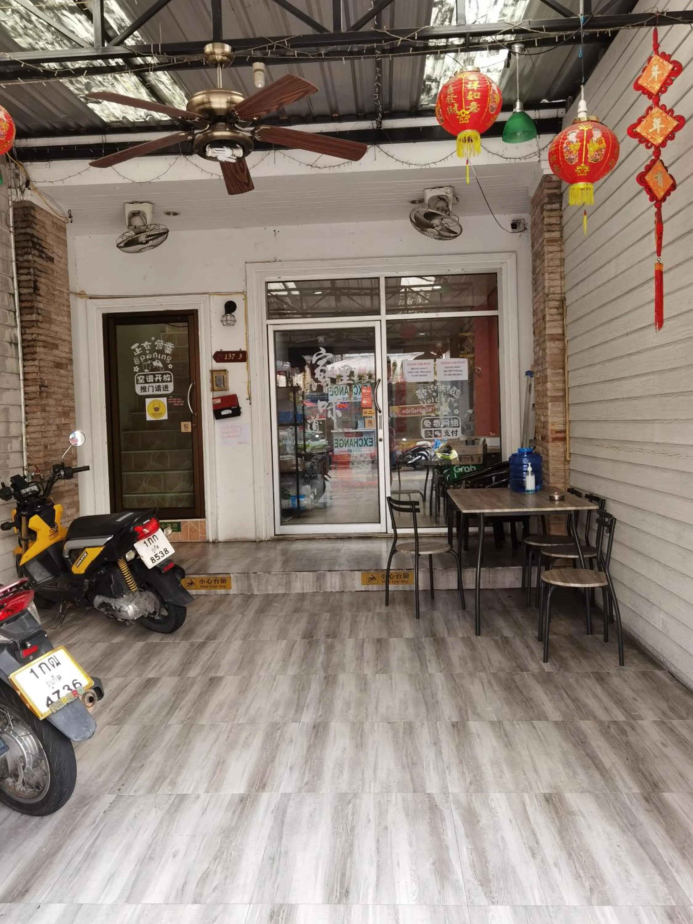 Restaurant/places to eat in Lily Holiday hotel 百合假日酒店