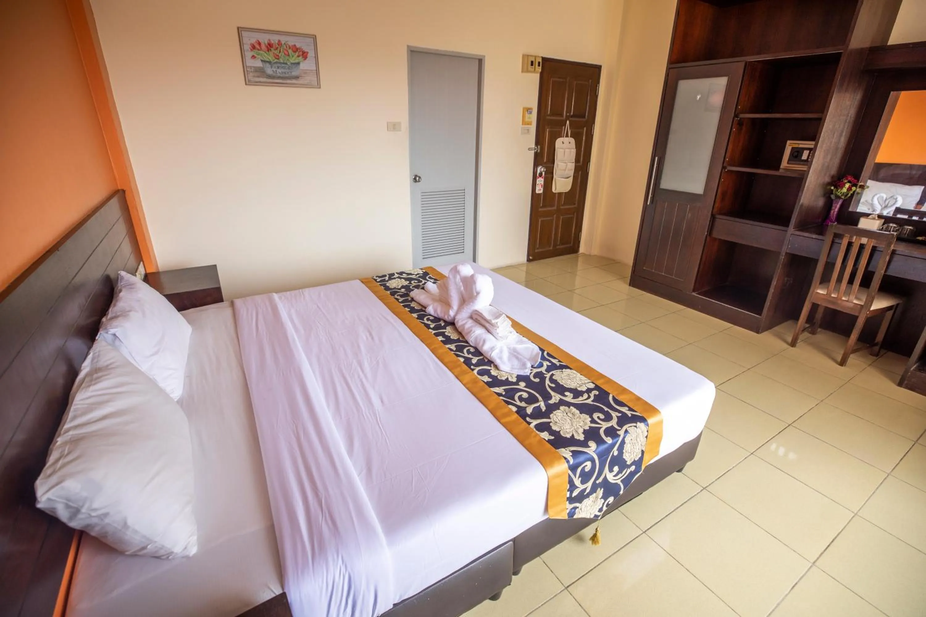 Bed in Lily Holiday hotel 百合假日酒店