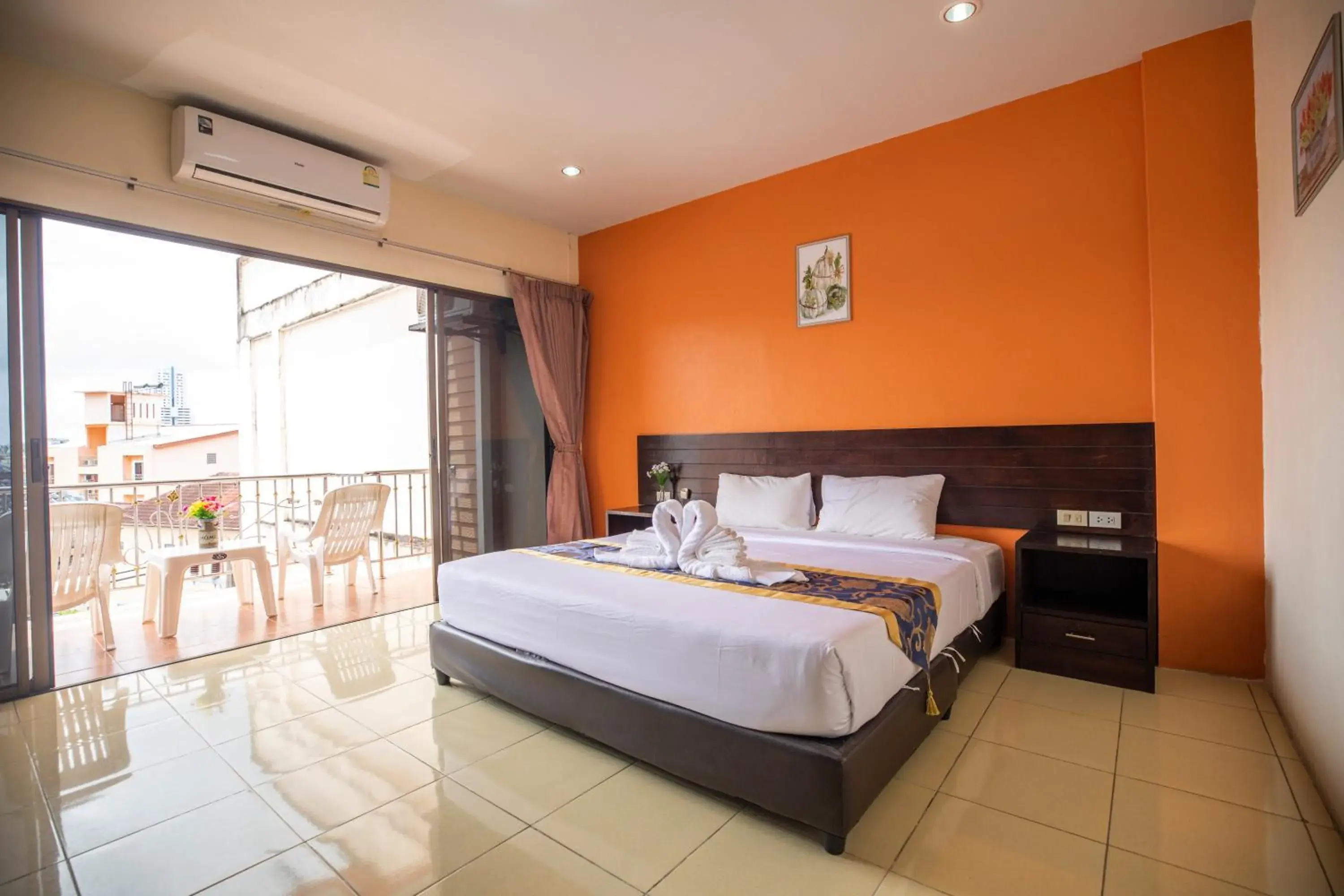 King Room with Balcony in Lily Holiday hotel 百合假日酒店 King Room with Balcony in Lily Holiday hotel 百合假日酒店