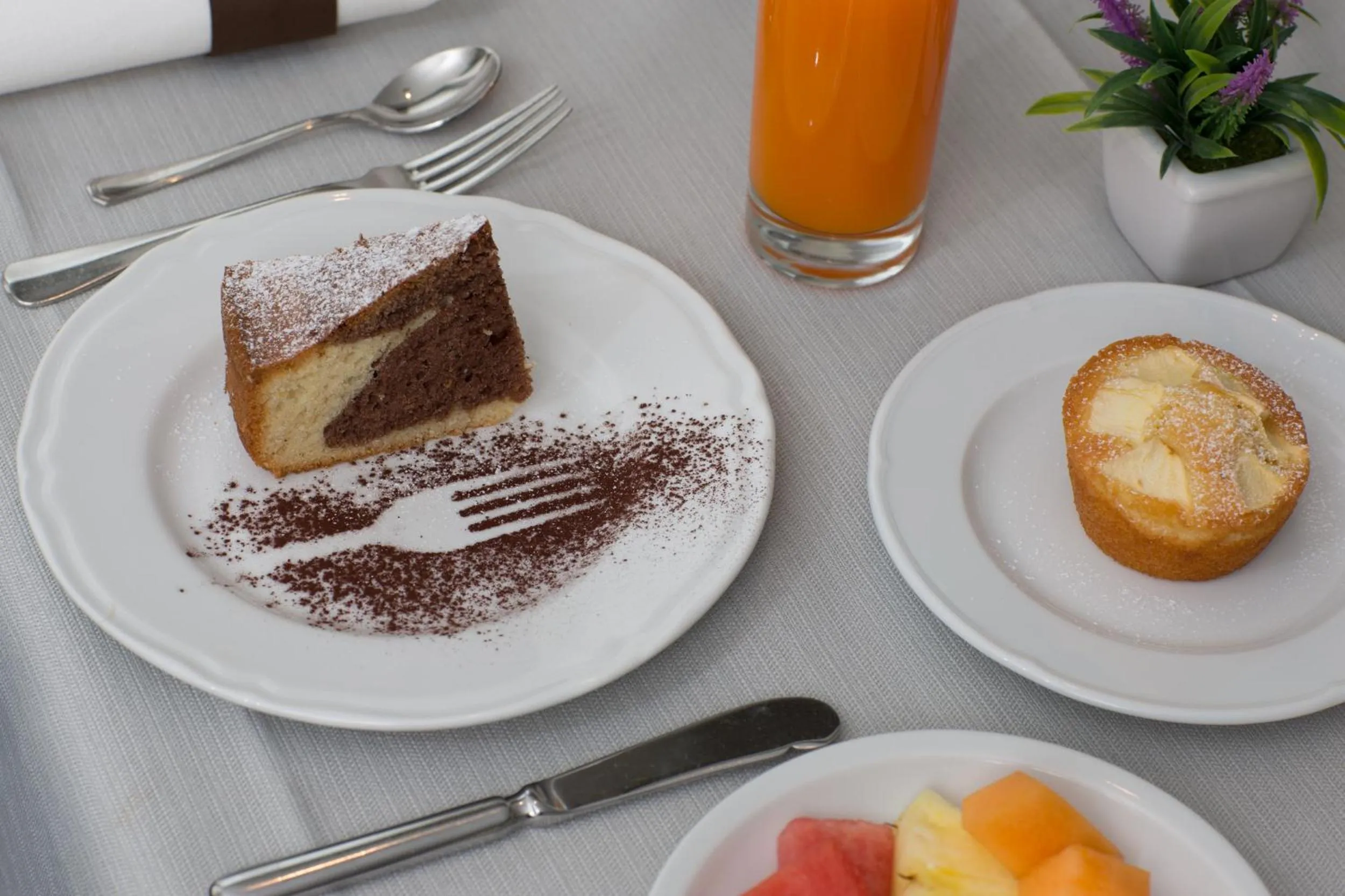 Food and drinks in Toscana Ambassador