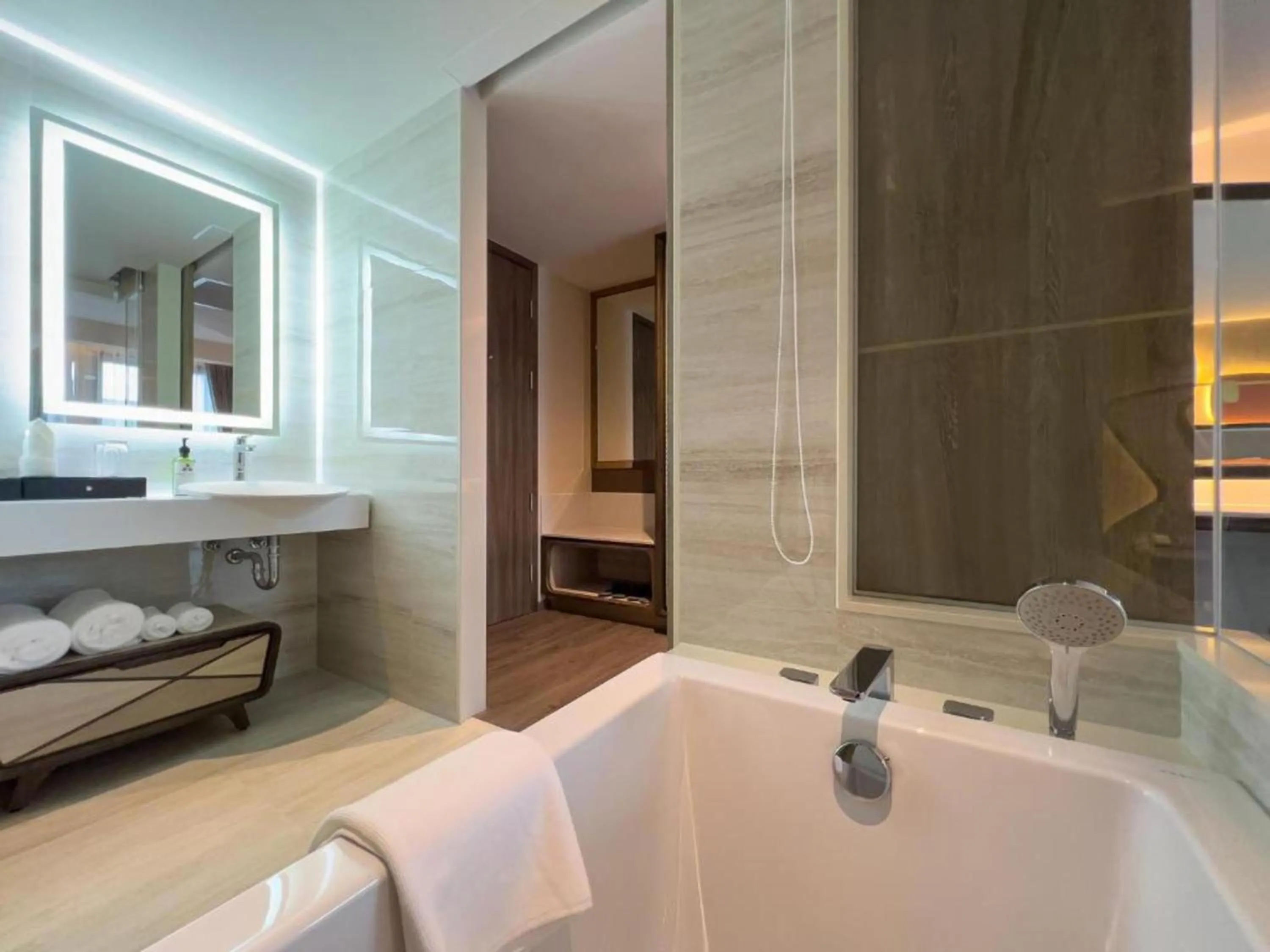 Bath in Amethyst Hotel Pattaya