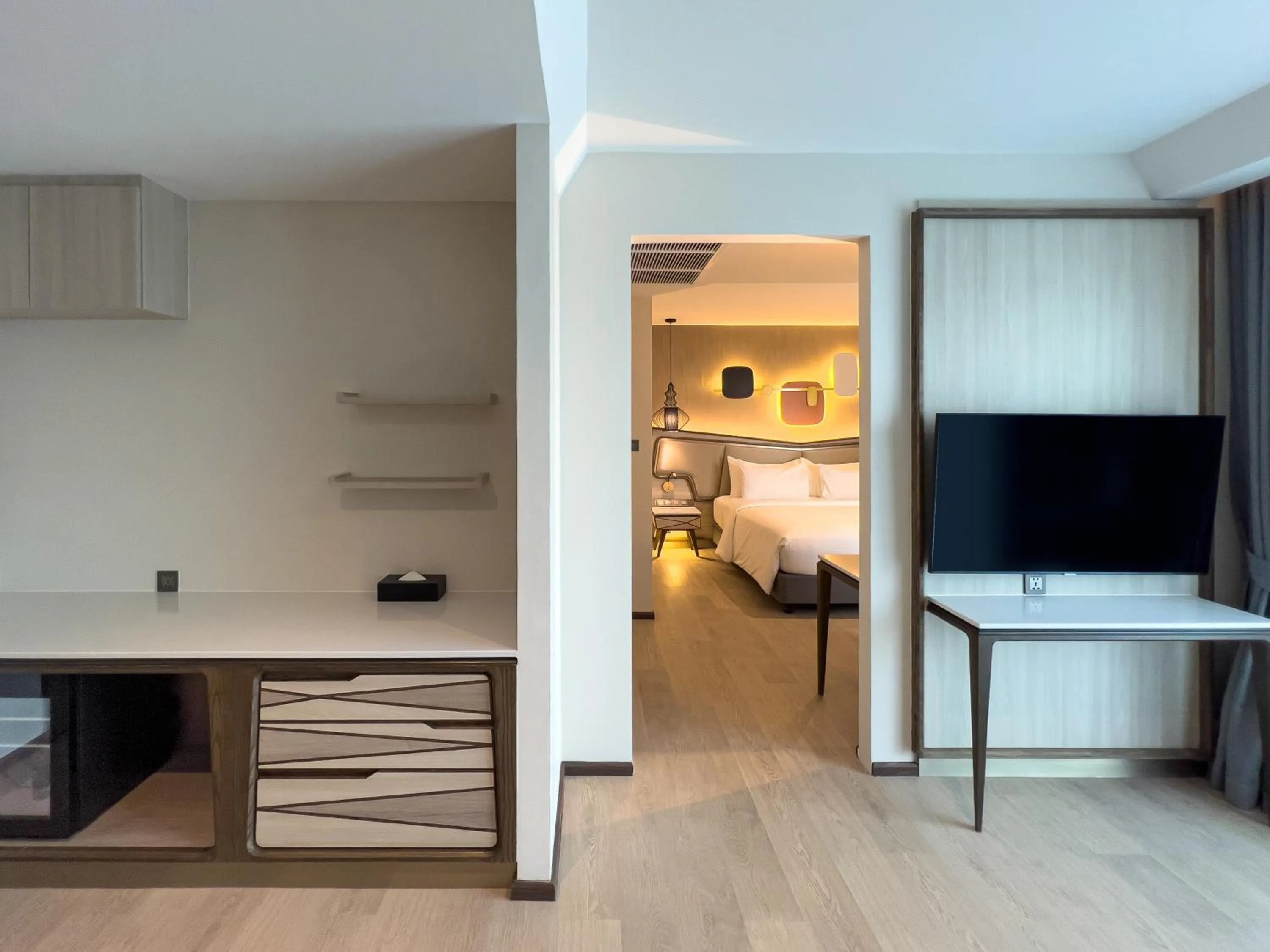 Living room, Bed in Amethyst Hotel Pattaya